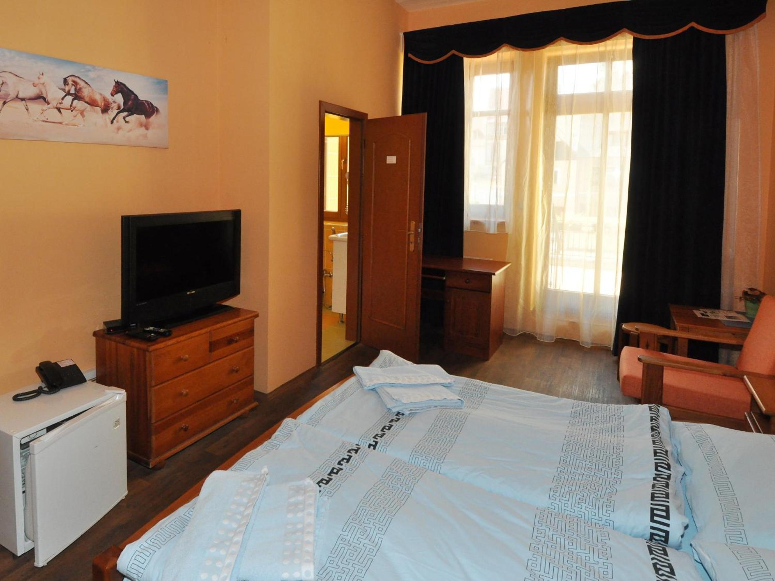 Twin Room - Photo 11