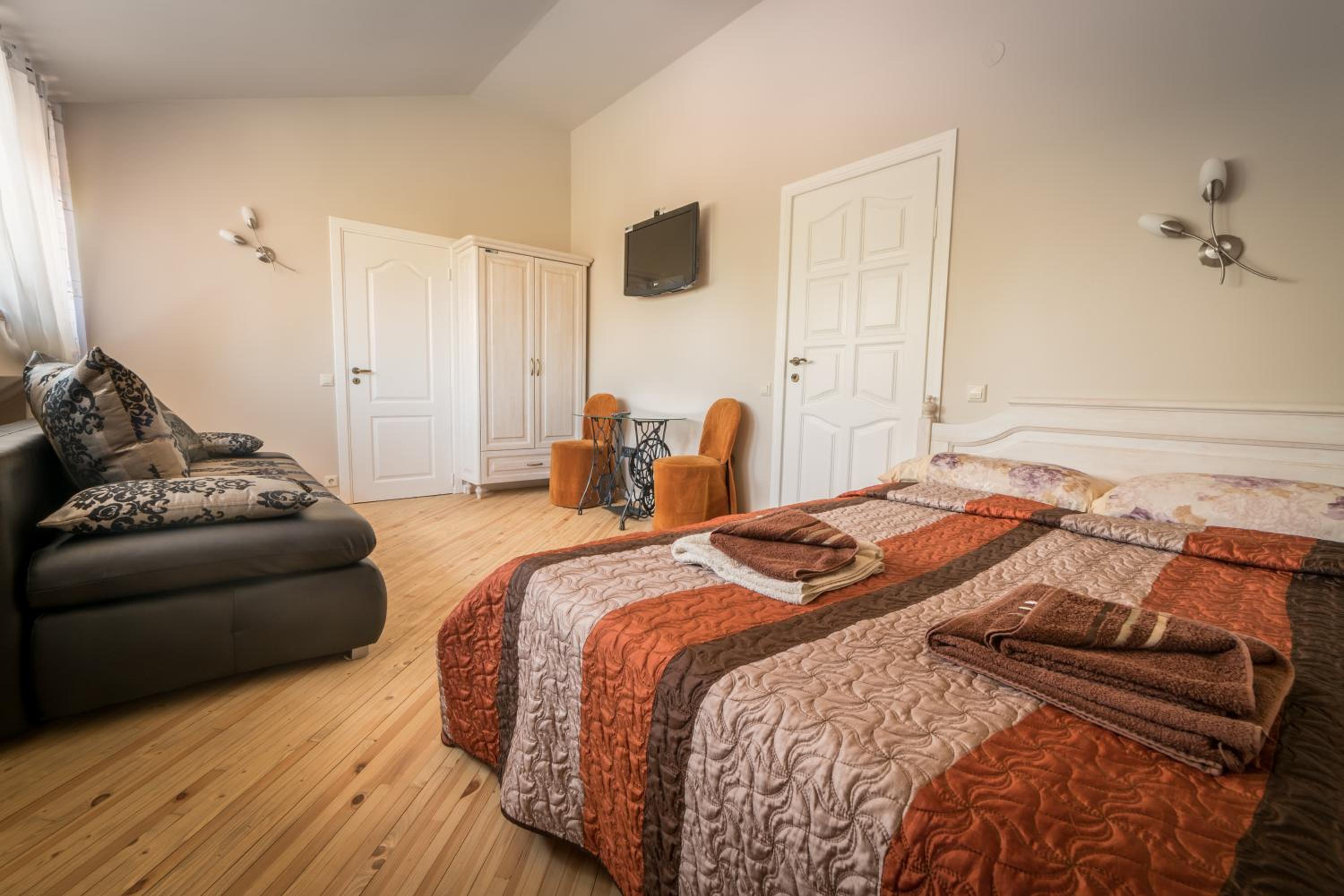 Triple Room (2 Adults + 1 Child) - Photo 1