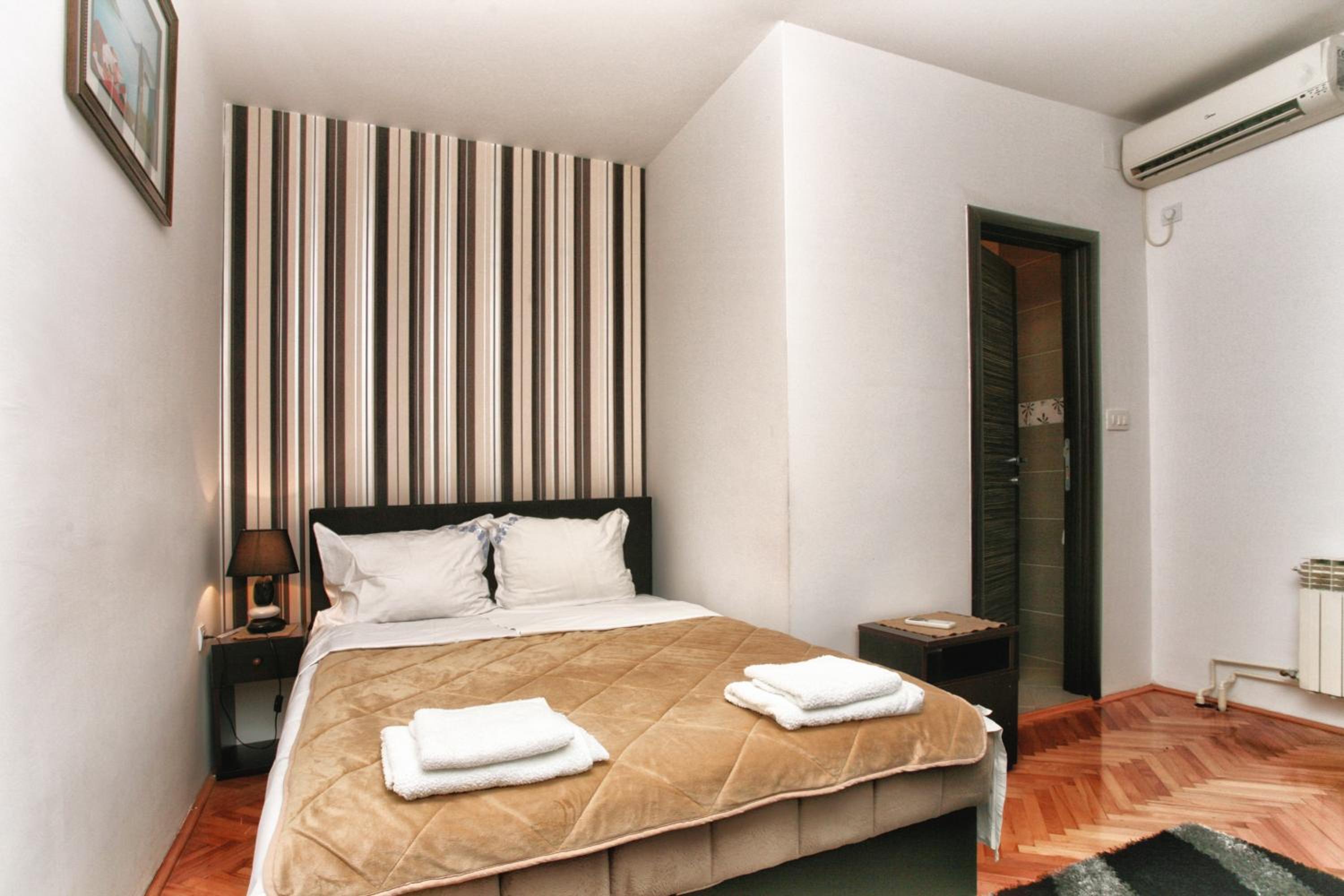 Double Room with Balcony - Photo 4
