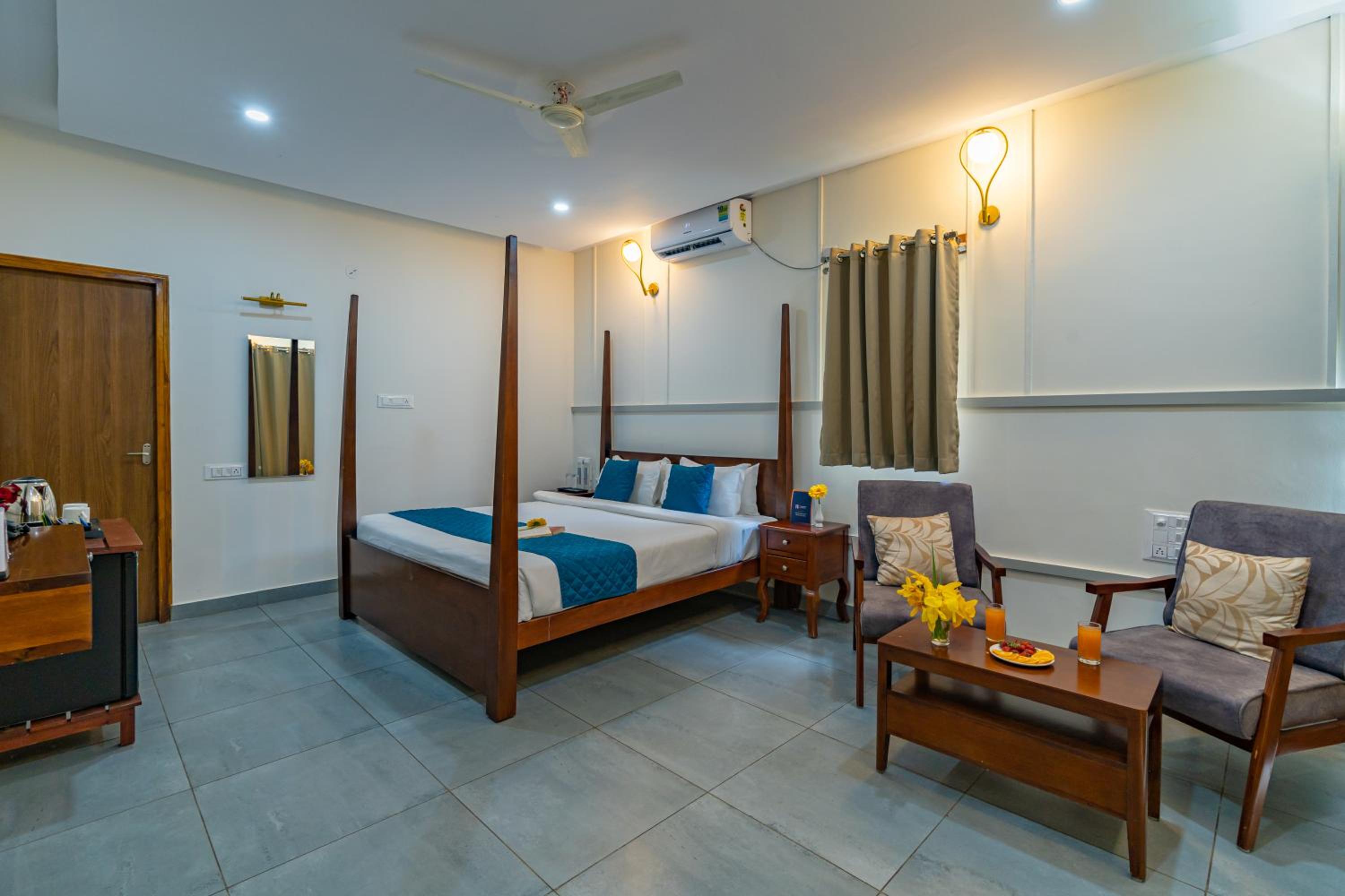 King Suite with Pool View photo 3
