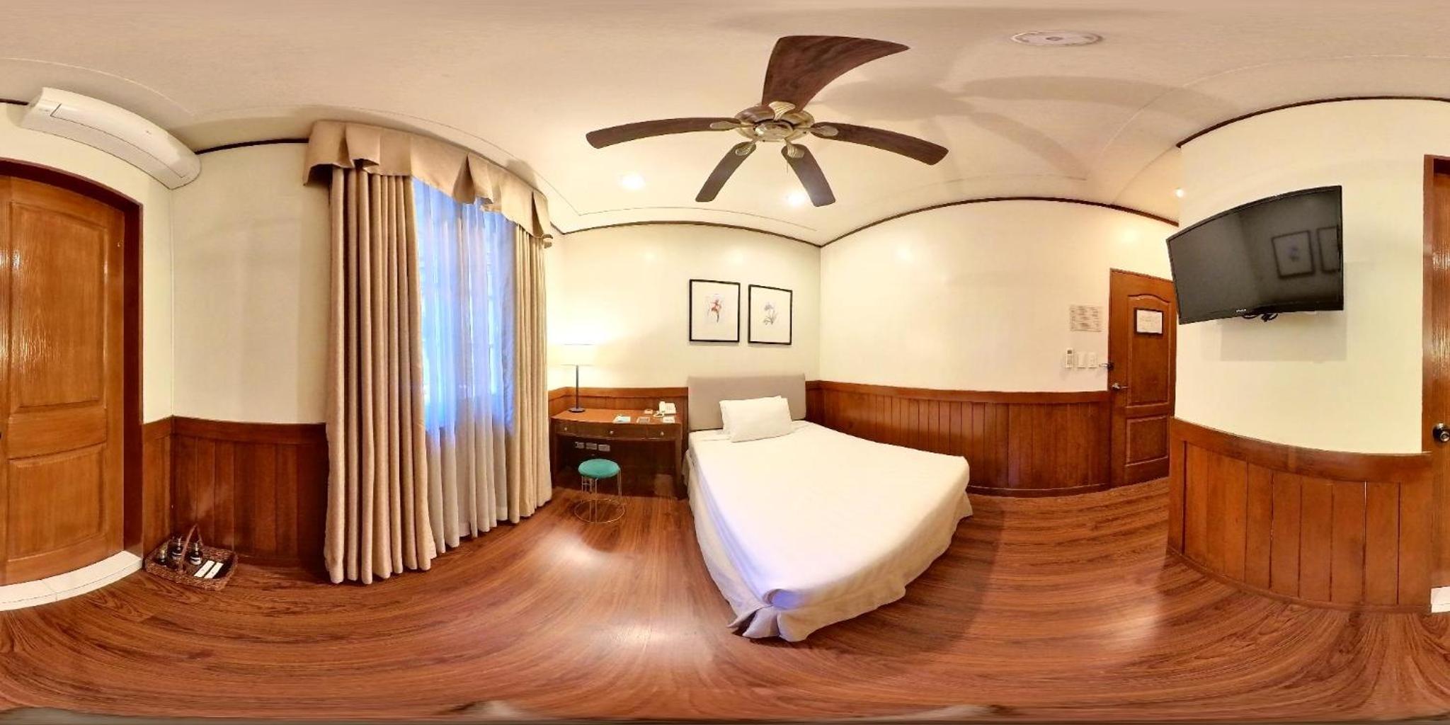 Limited Standard Suite photo 3