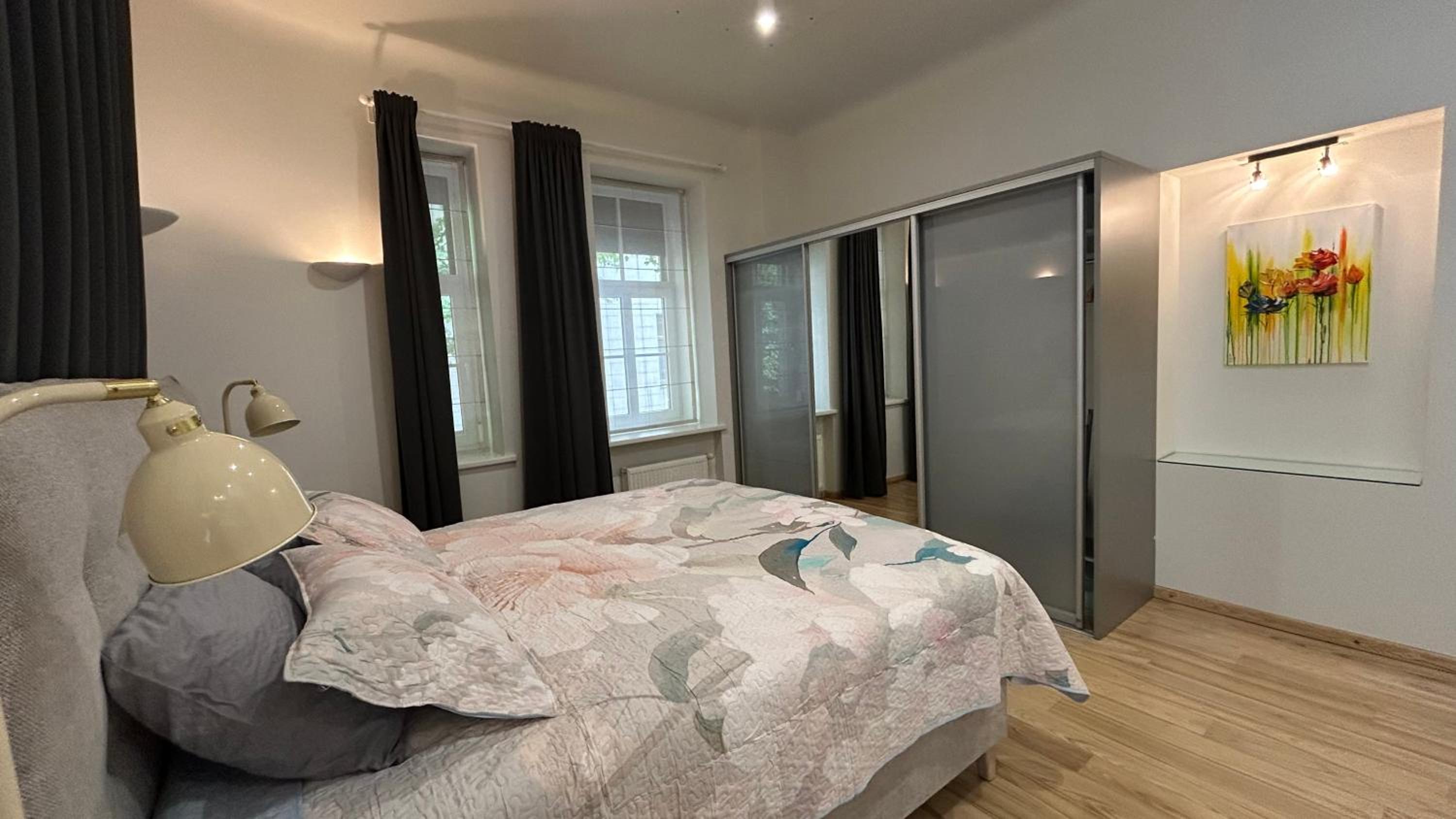 Classic One-Bedroom Apartment with King Bed photo 3