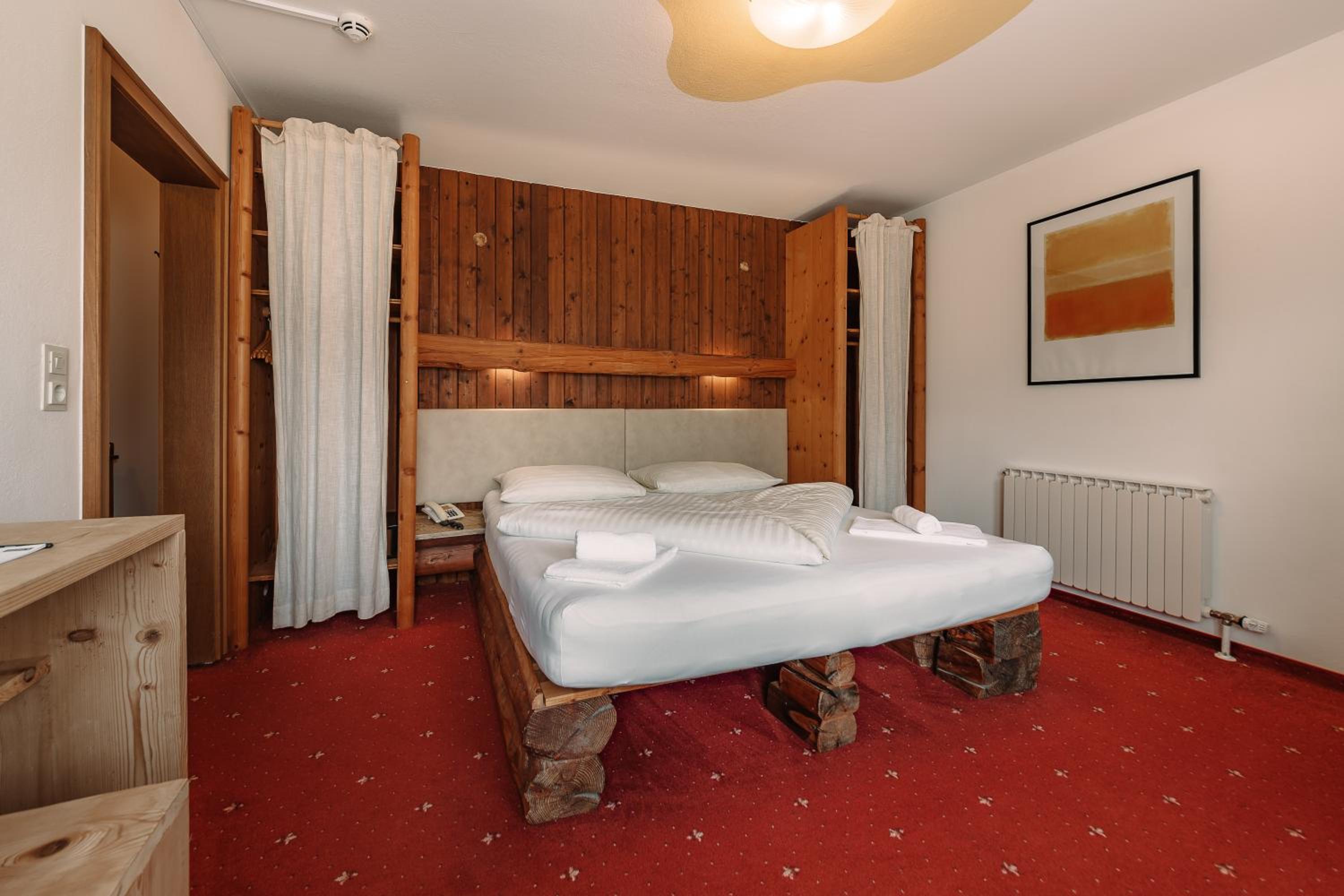 Double Room with Mountain View