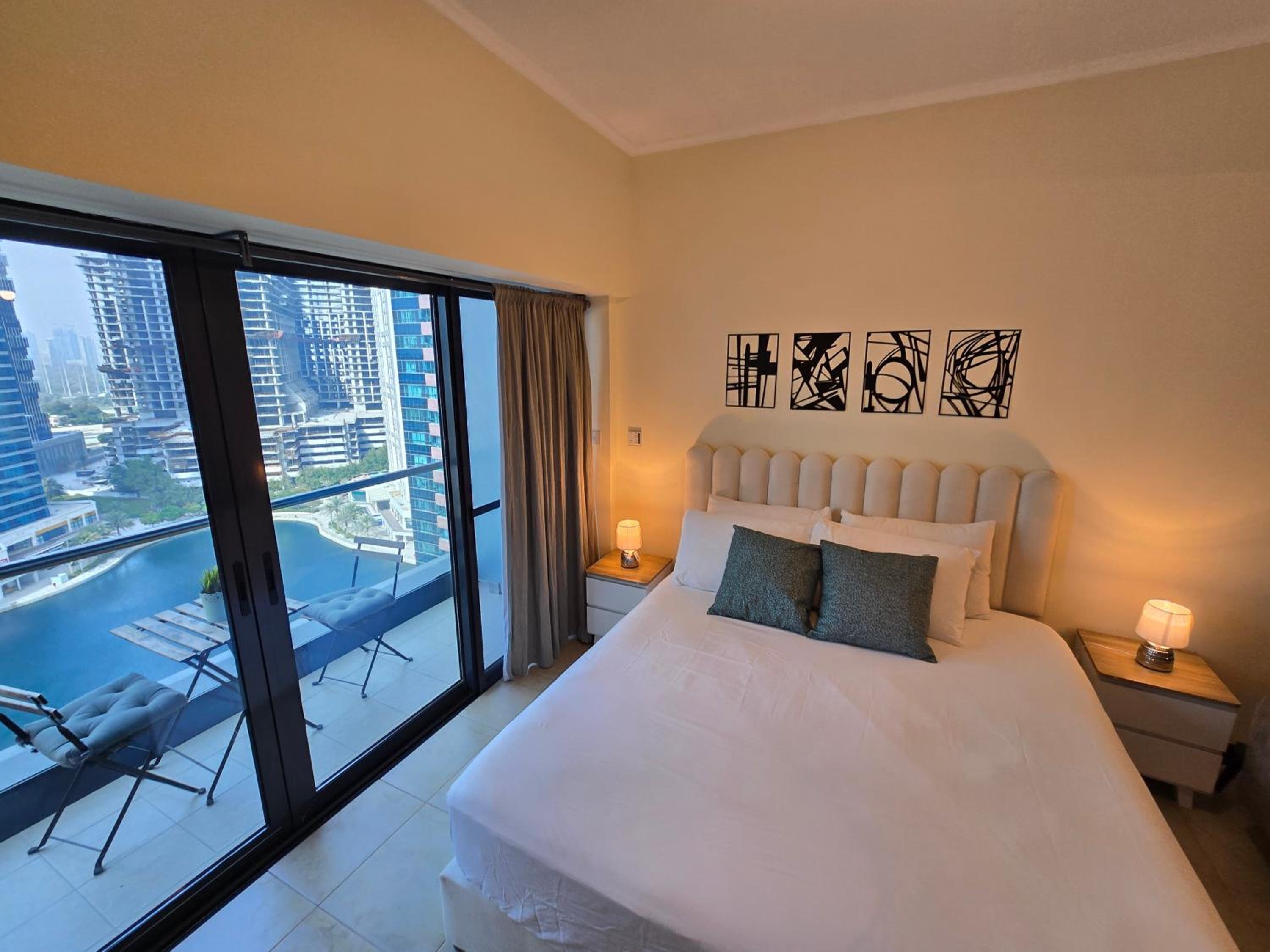 Studio Apartment with Balcony photo 2