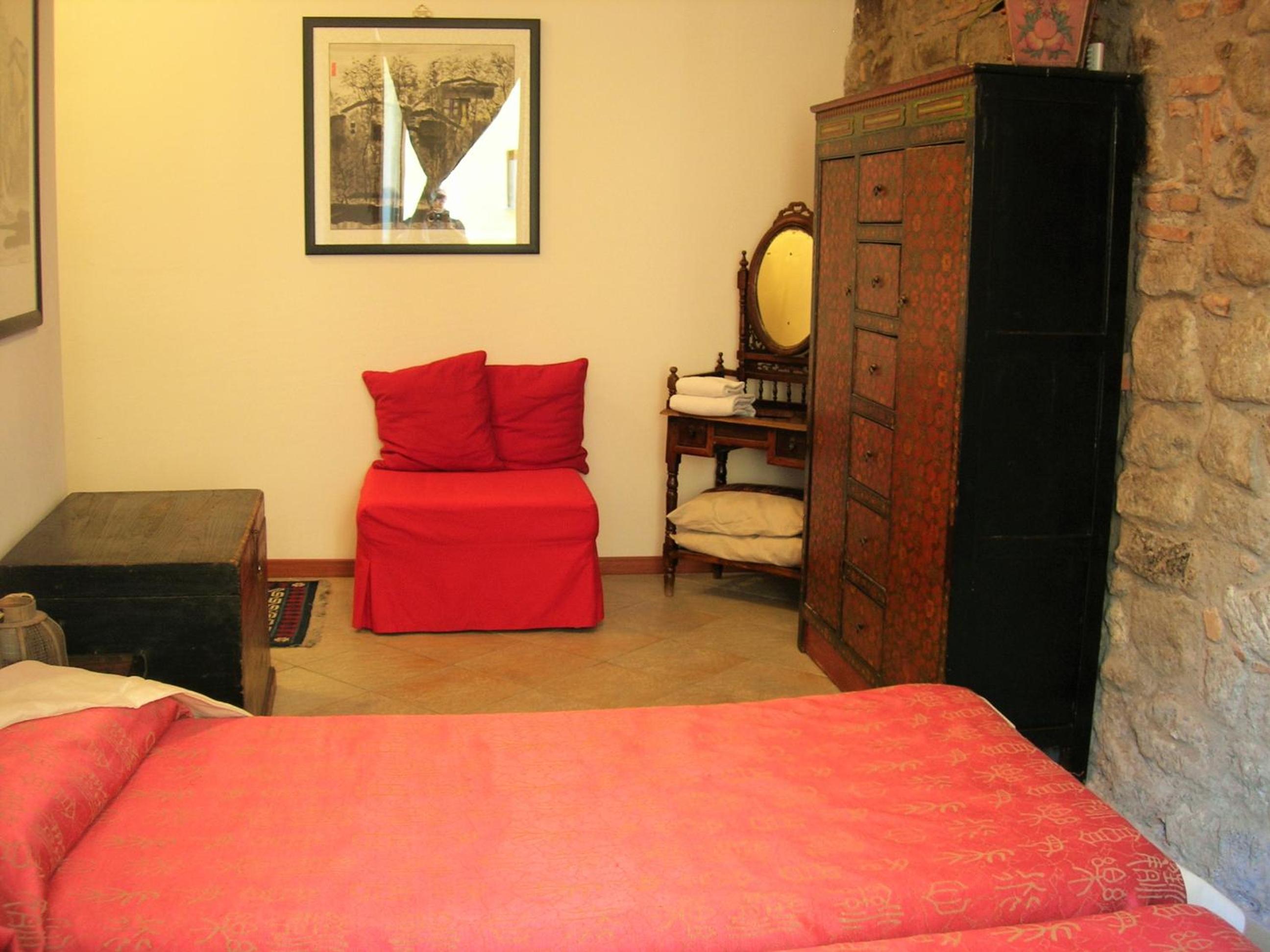 Economy Triple Room with Shared Bathroom photo 2