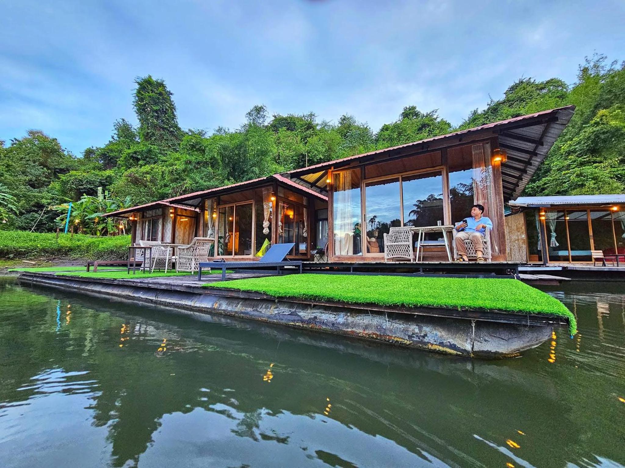Suite with River View - Photo 4