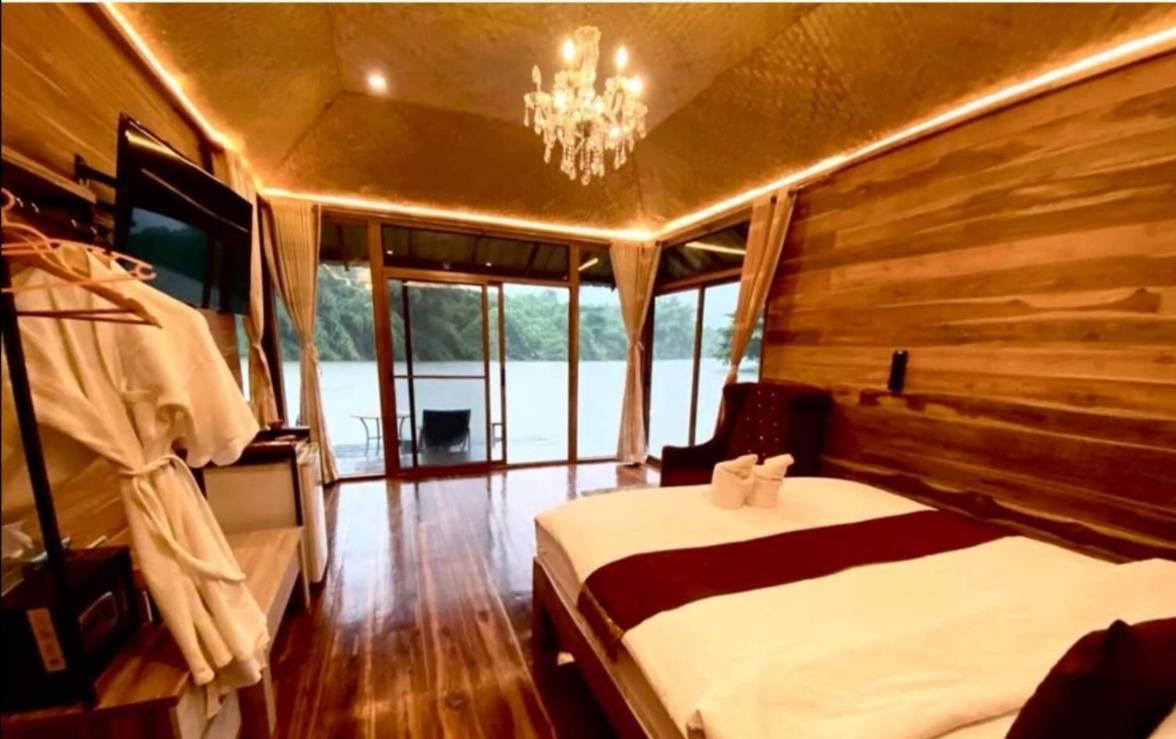 Suite with River View - Photo 6