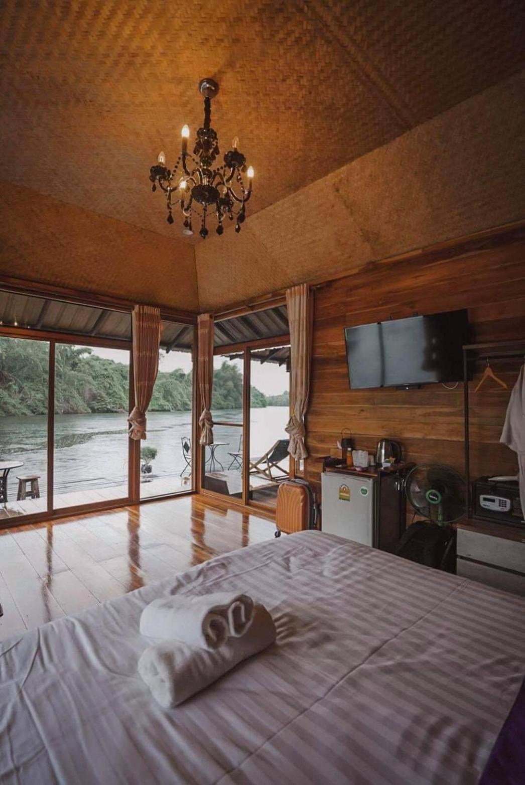 Suite with River View - Photo 10