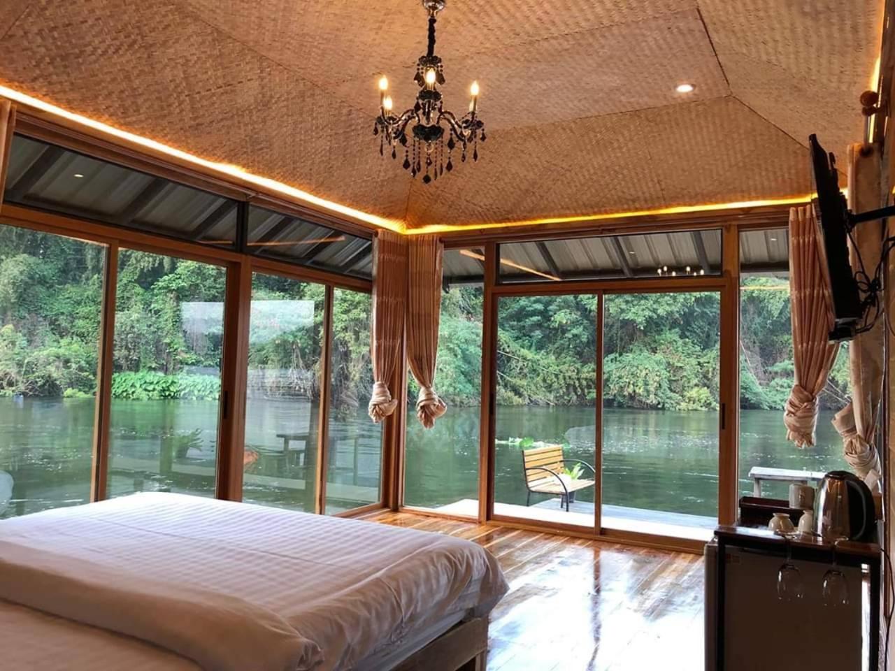 Suite with River View - Photo 11
