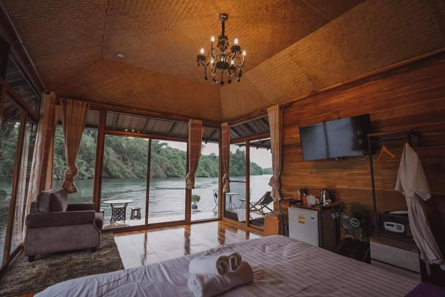 Suite with River View - Photo 3