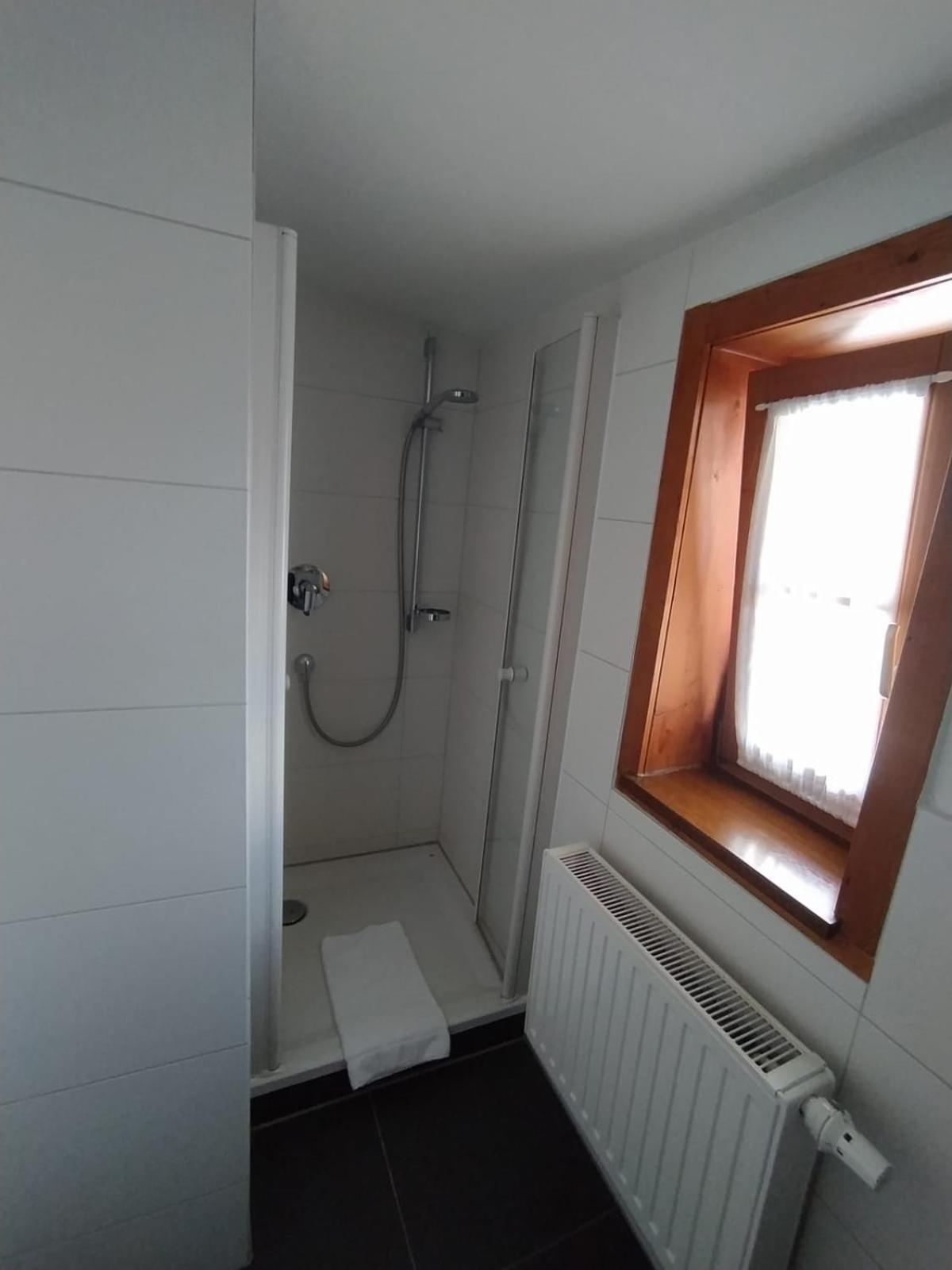 Budget Twin Room photo 3