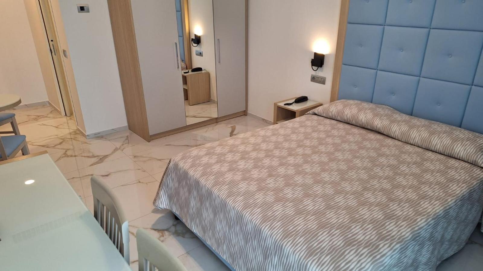 Deluxe Double Room with Sea View photo 3