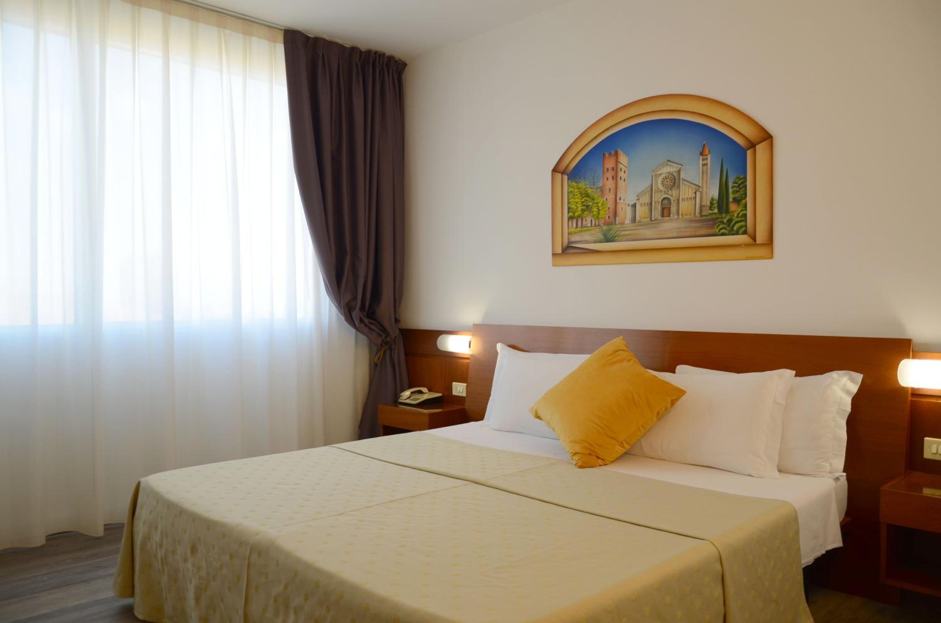 Double or Twin Room with Extra Bed photo 3