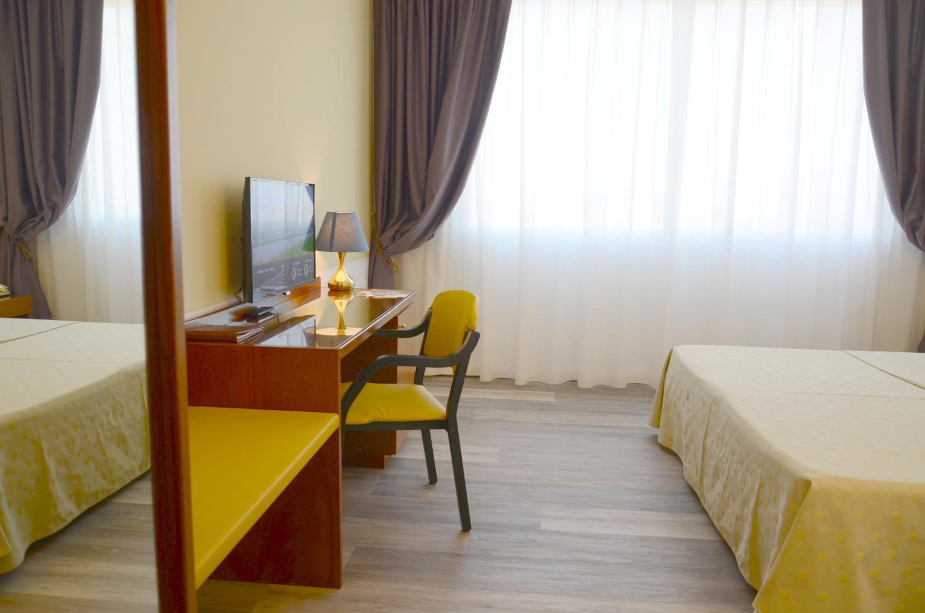 Double or Twin Room with Extra Bed photo 2