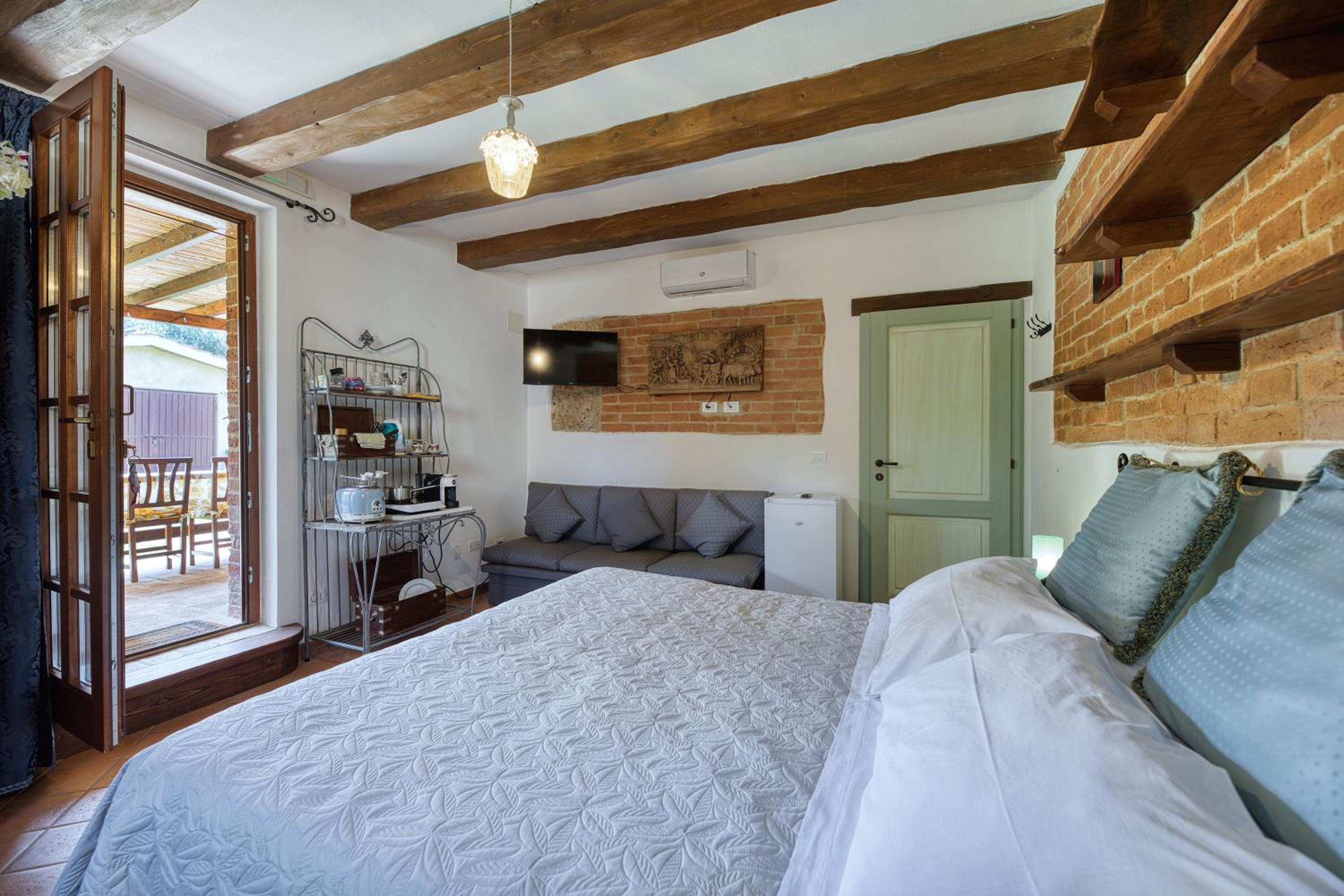Double Room with Patio photo 3