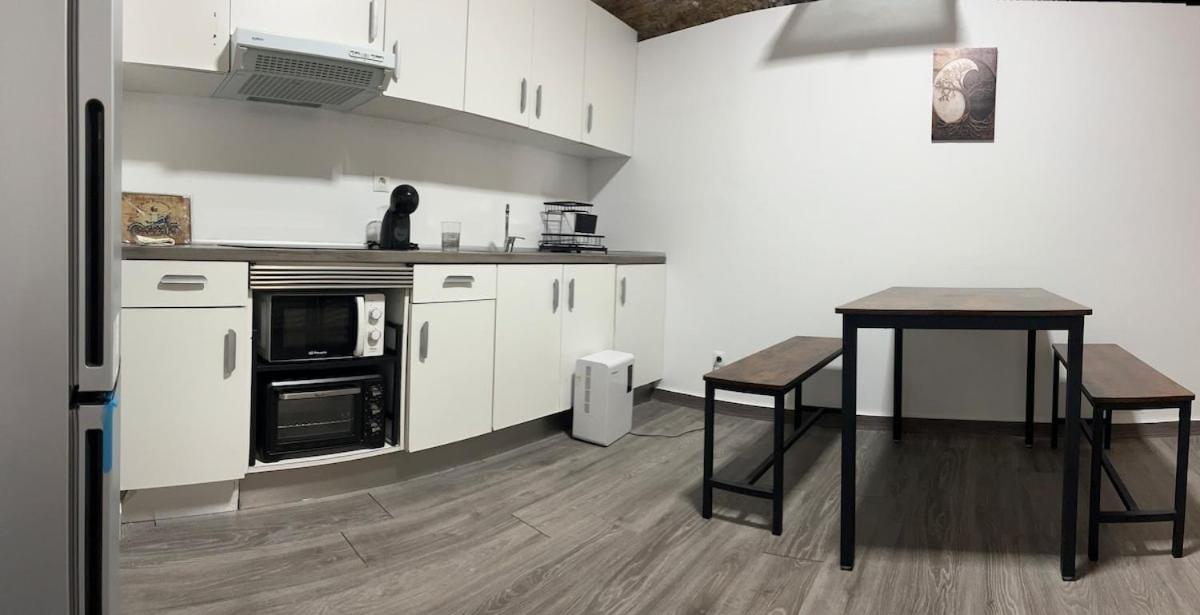 Standard Single Room with Shared Bathroom