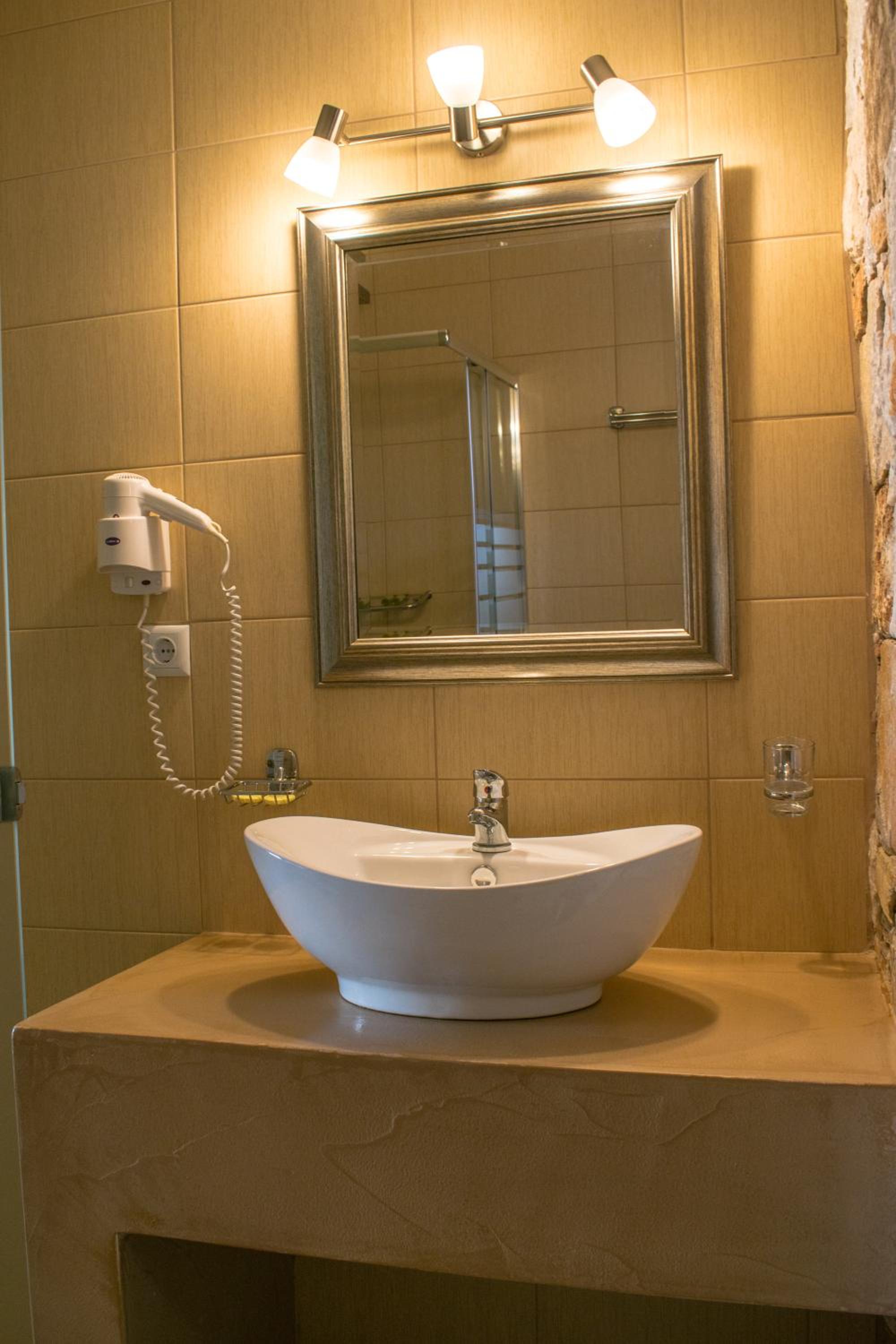 Deluxe Double Room with Sea View - Photo 2