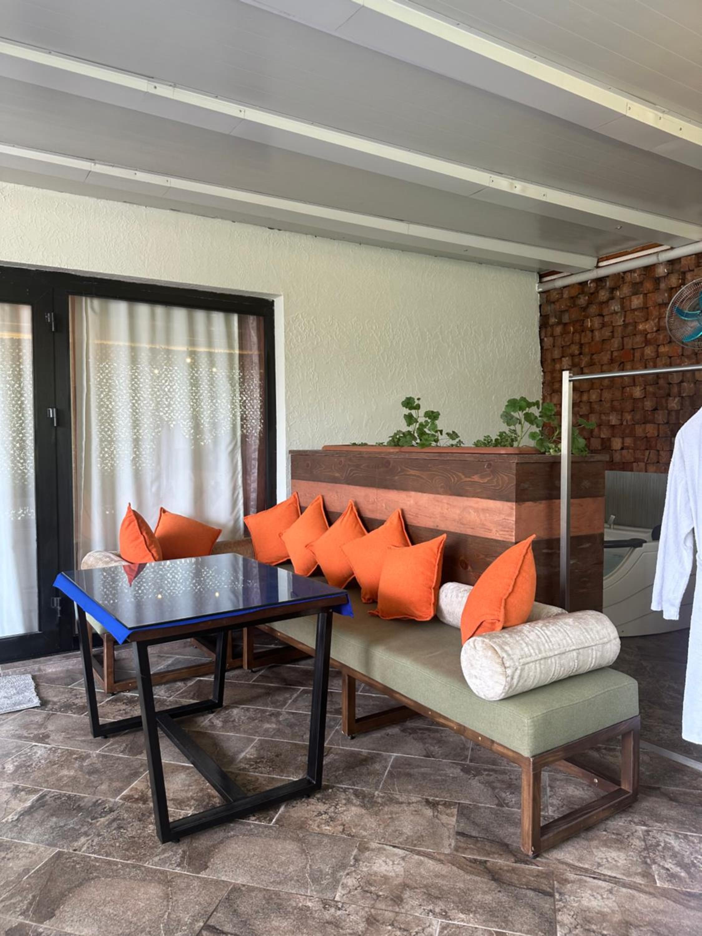 Deluxe King Suite photo 3