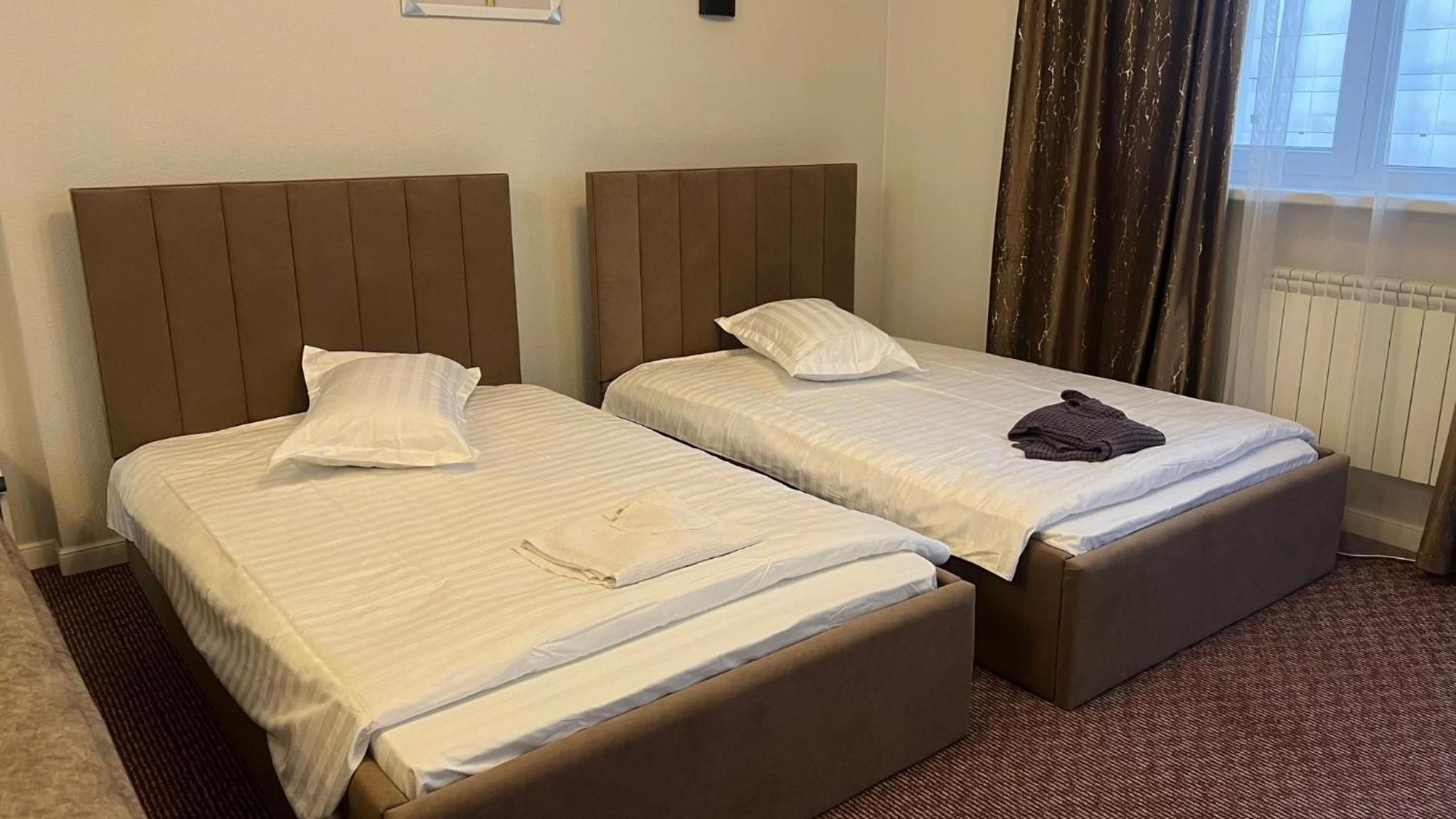 Large Twin Room photo 2