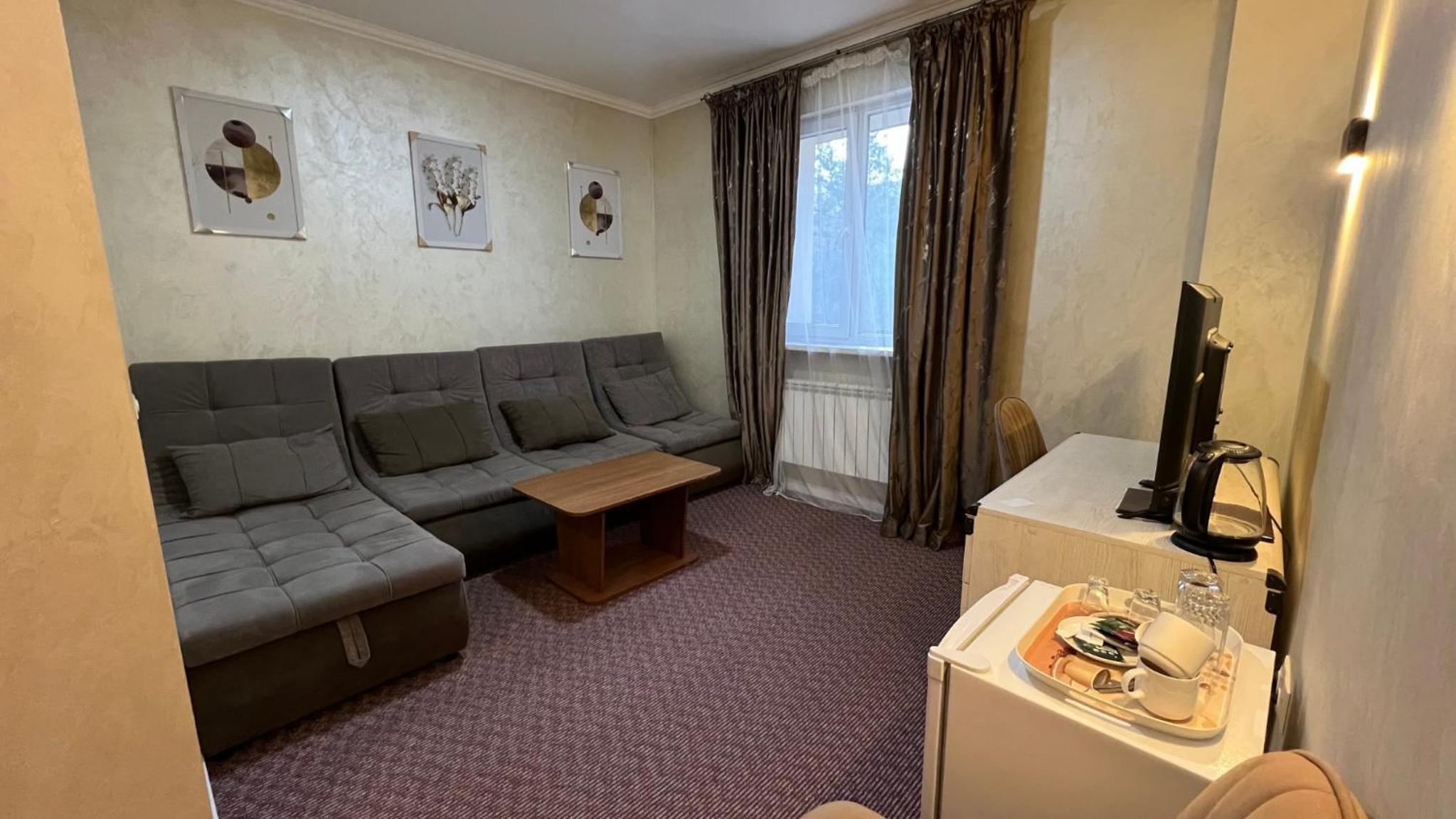 Deluxe Junior Suite photo 2