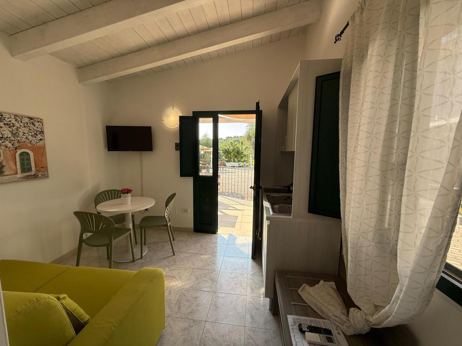 One-Bedroom Apartment with Terrace photo 1