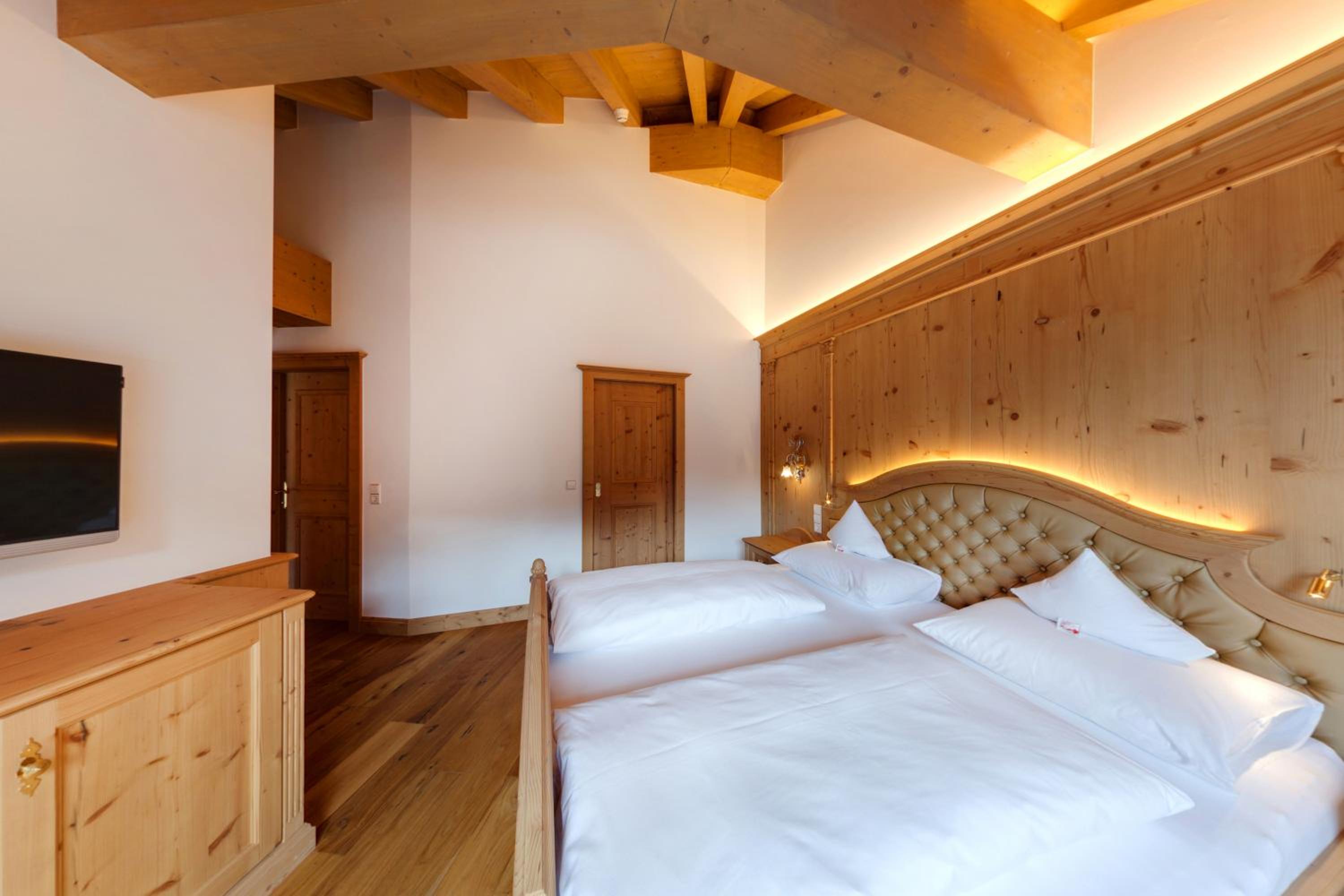 Suite with Lake View - Photo 5