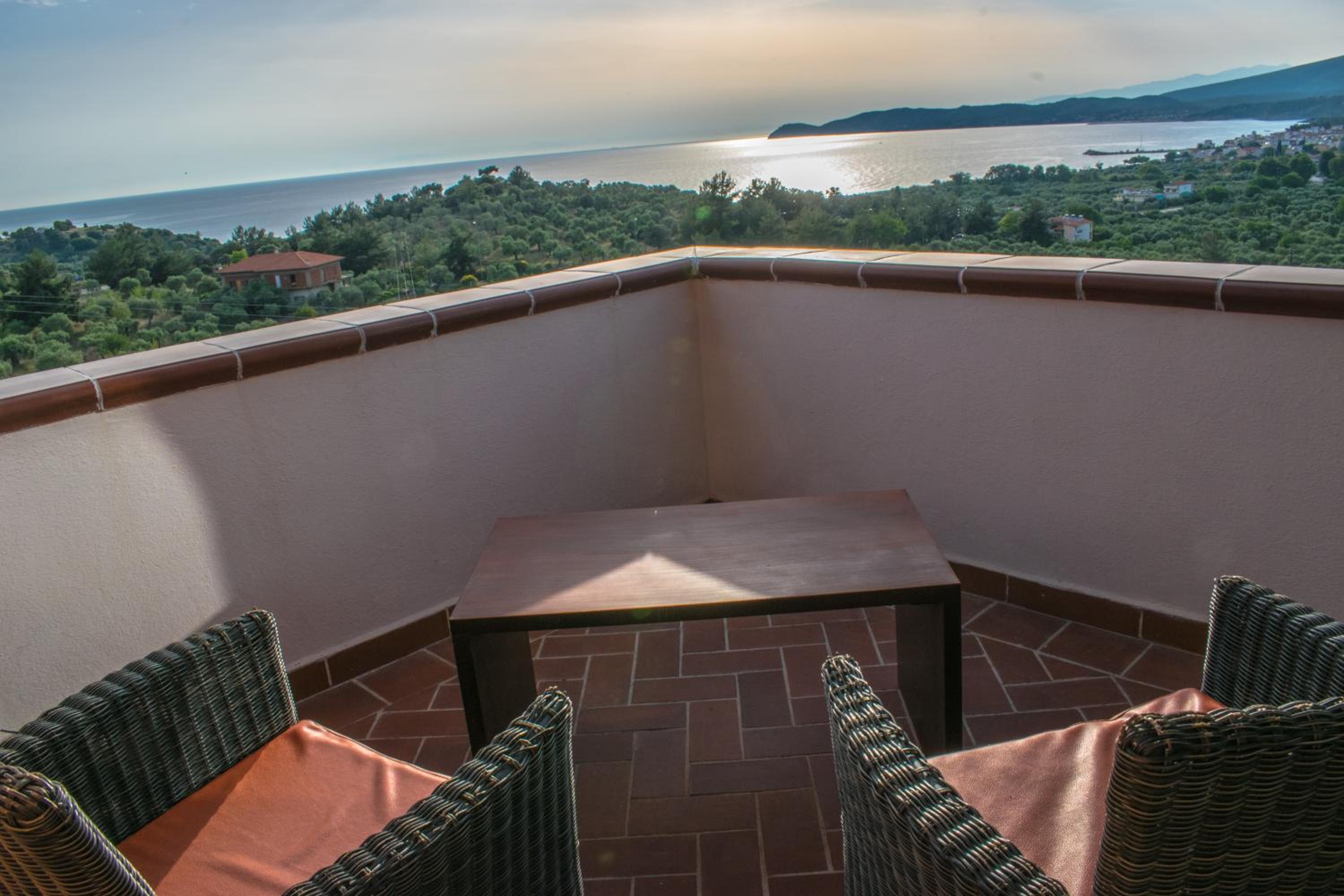 Deluxe Double Room with Sea View - Photo 3