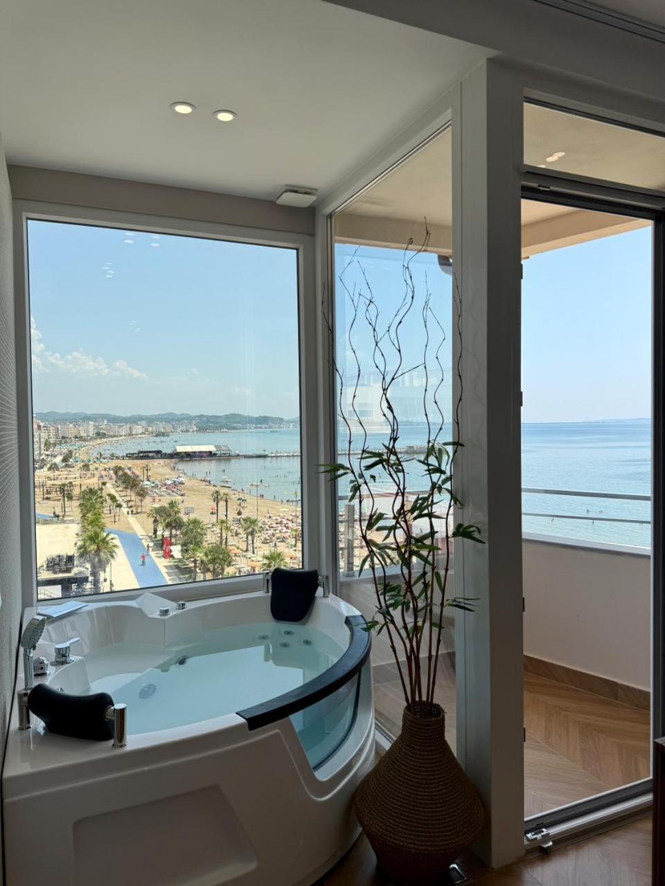 Deluxe Suite with Sea View