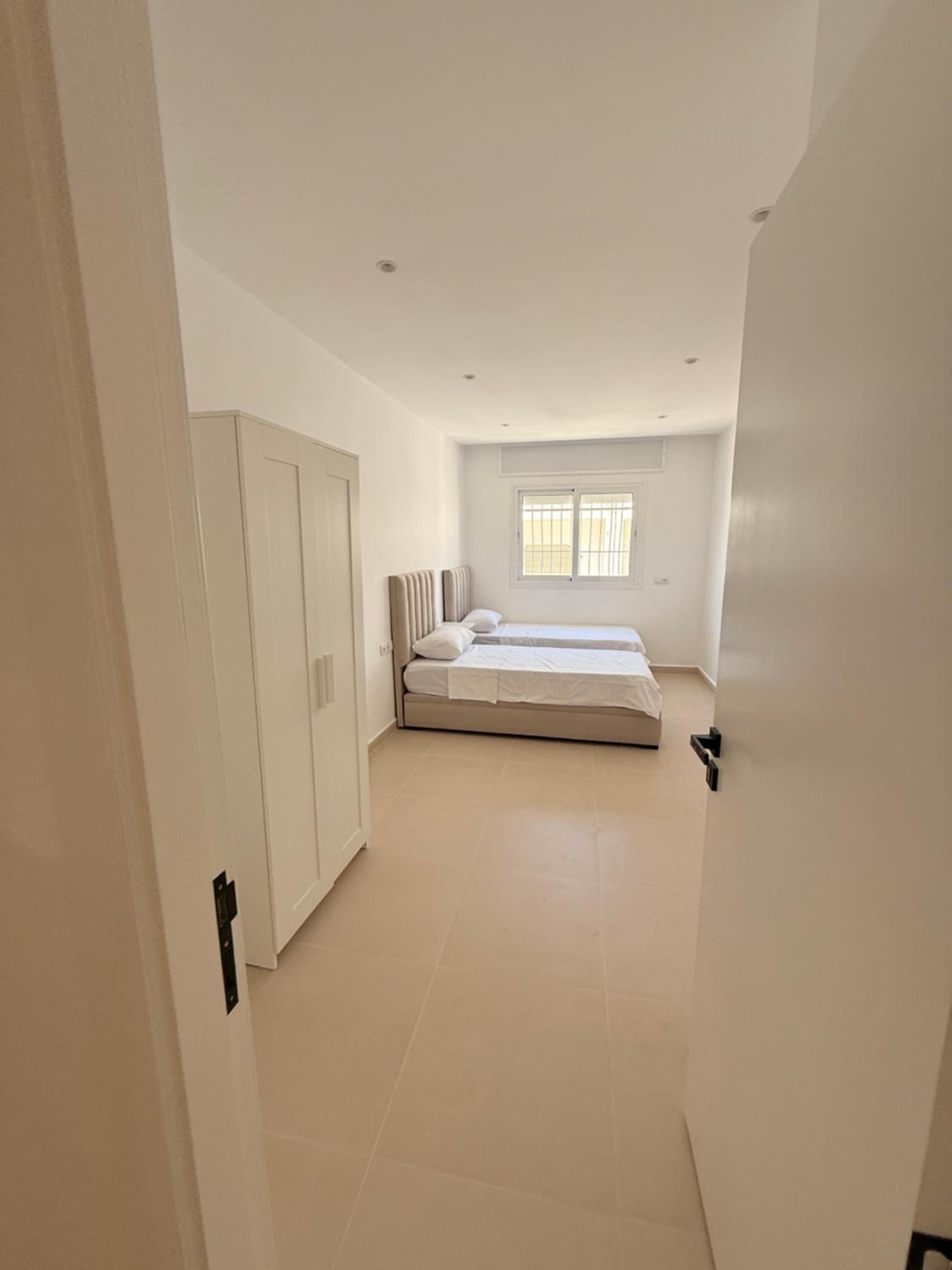 Three-Bedroom Apartment - High Floor photo 2