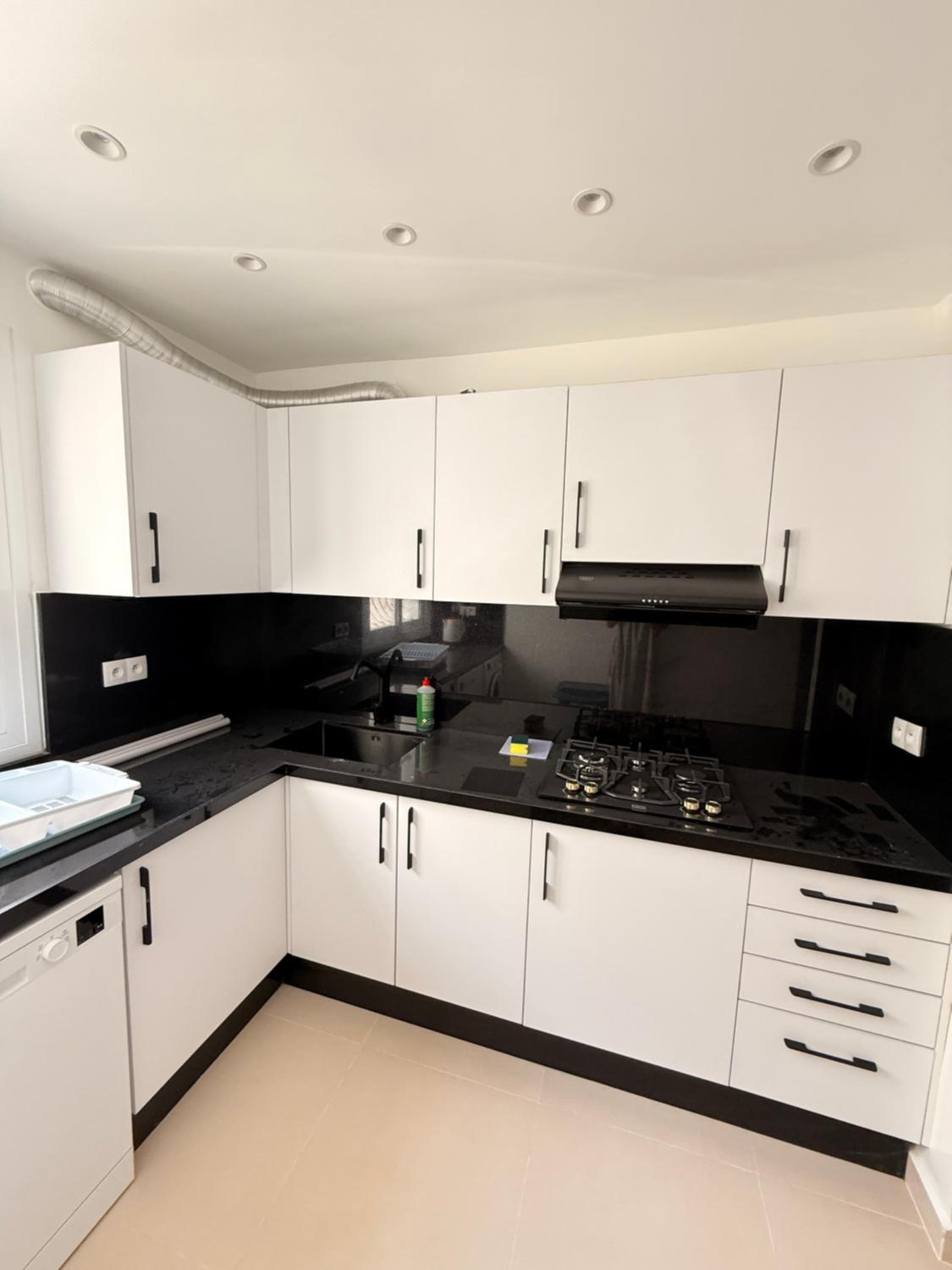 Three-Bedroom Apartment - High Floor photo 1