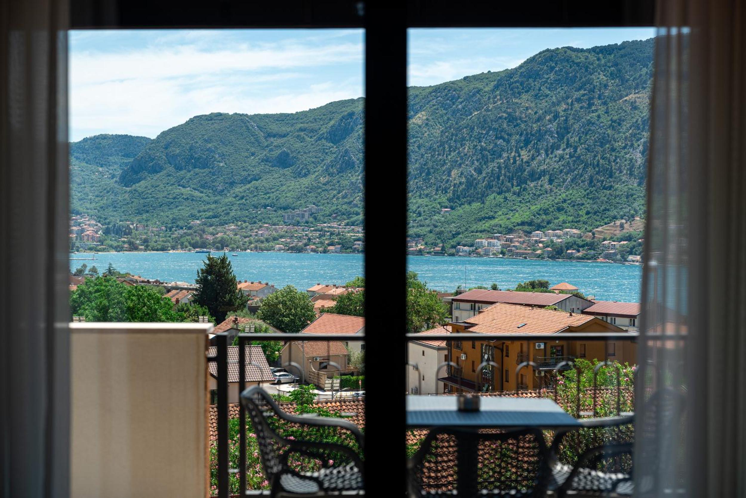 One-Bedroom Apartment with Sea View and Terrace photo 1