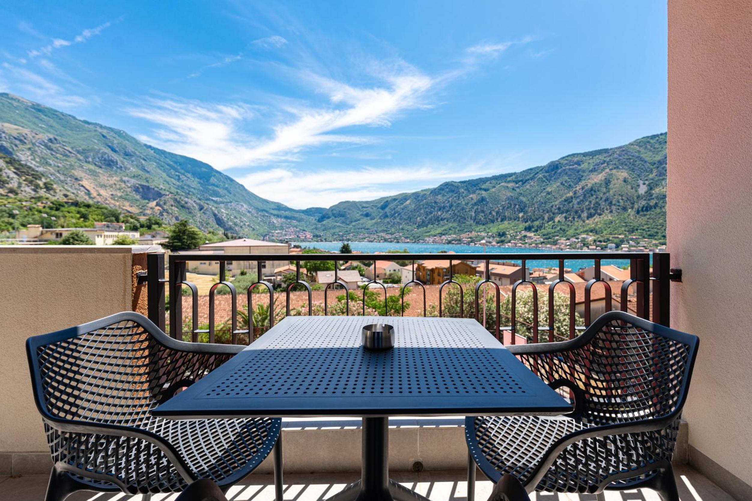 One-Bedroom Apartment with Sea View and Terrace photo 2