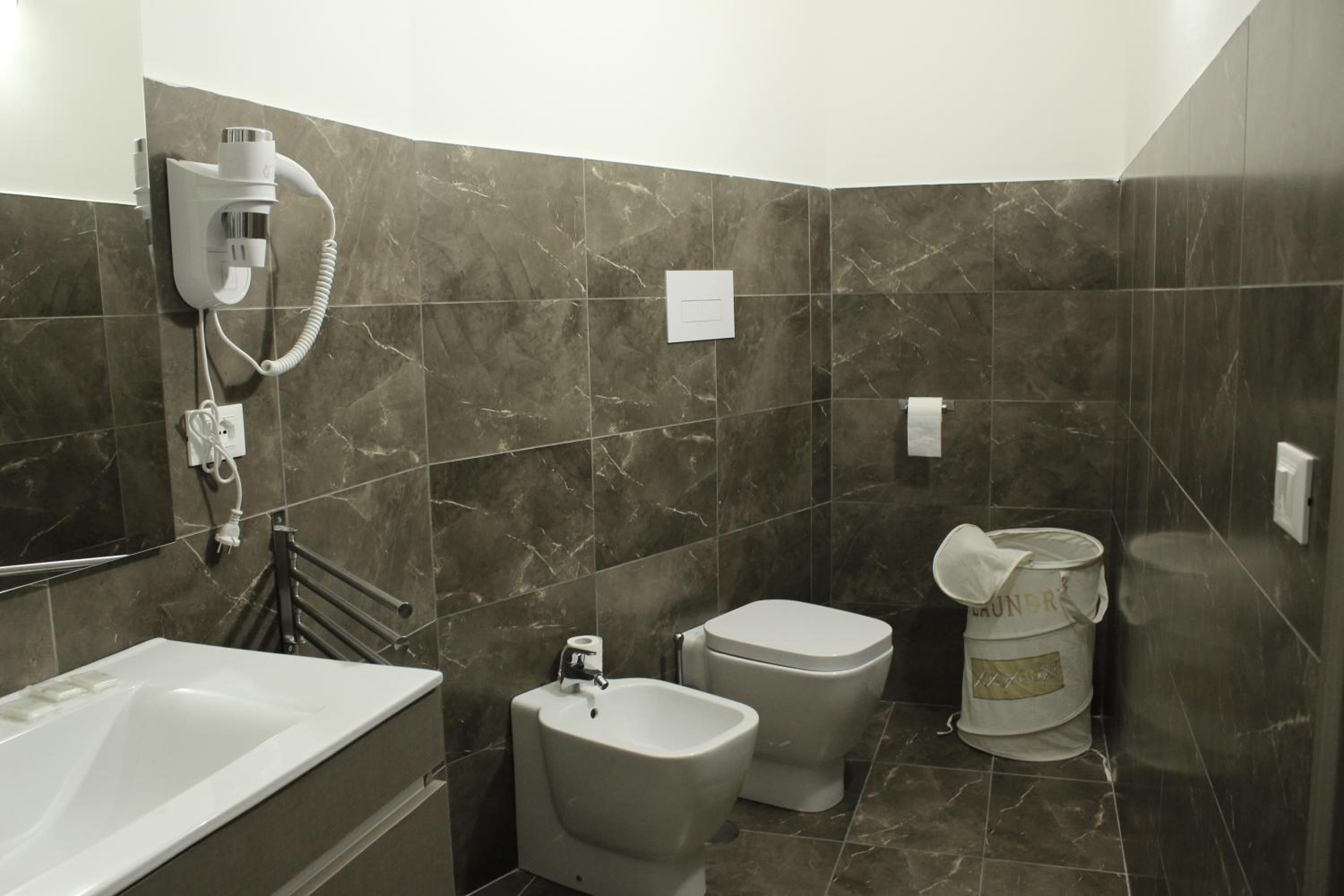 Double Room - Photo 5