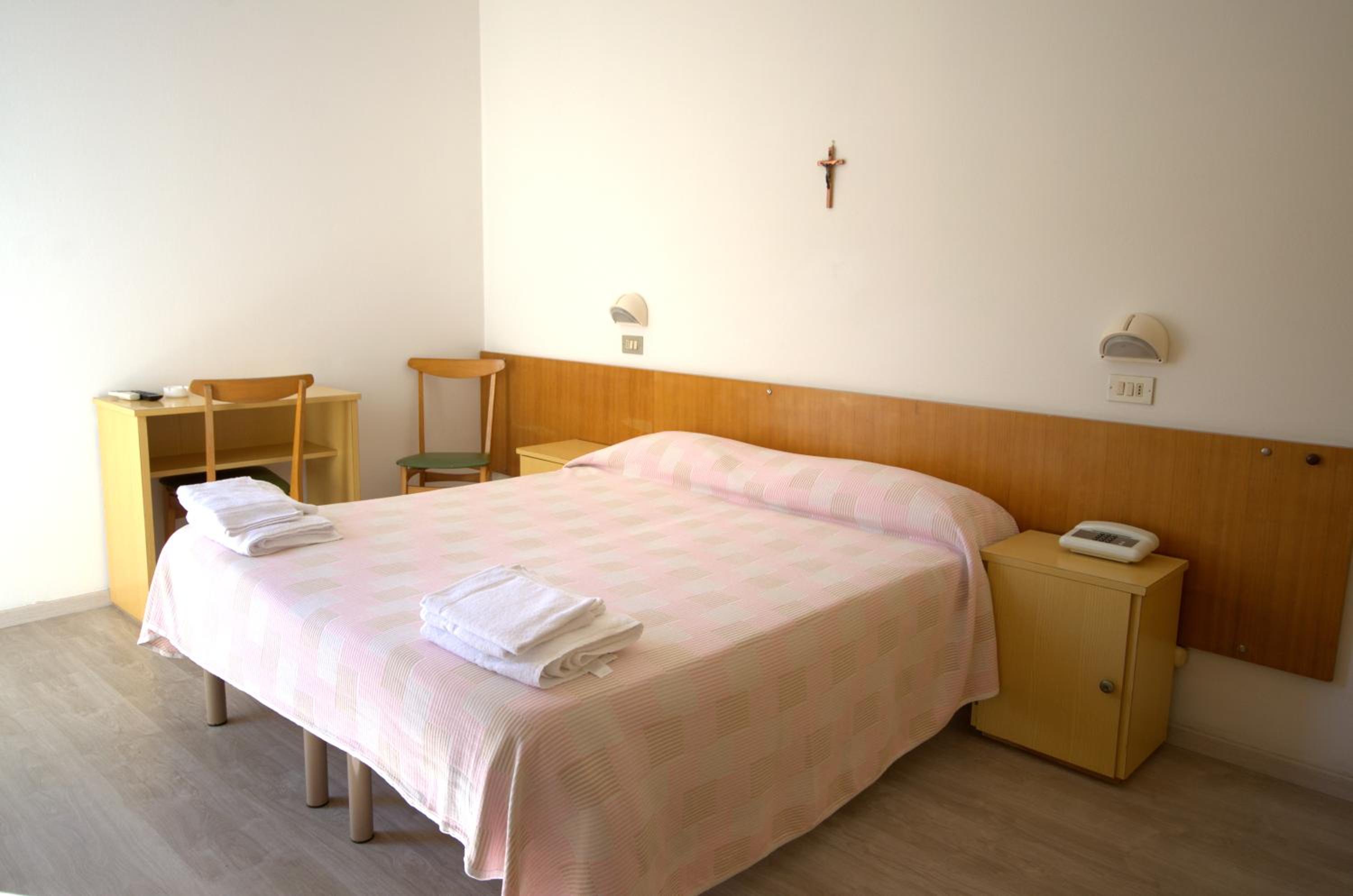 Double Room - Photo 9