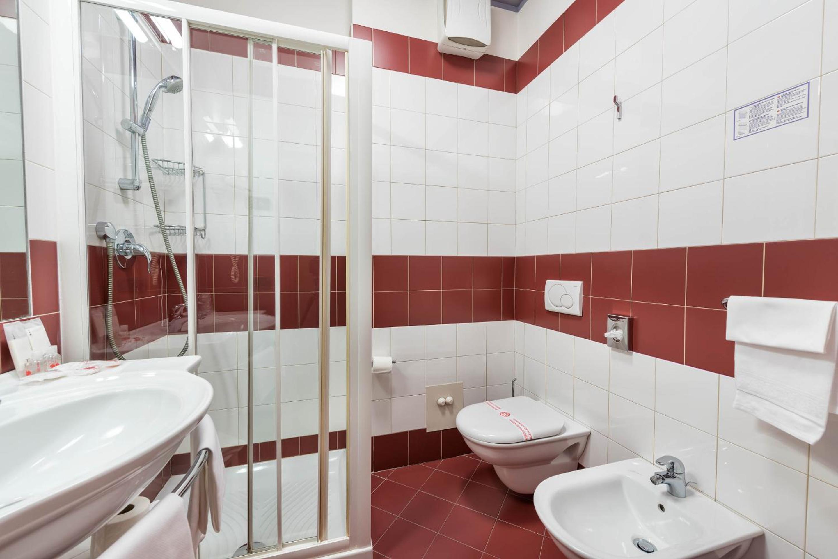 Standard Double or Twin Room - Photo 5
