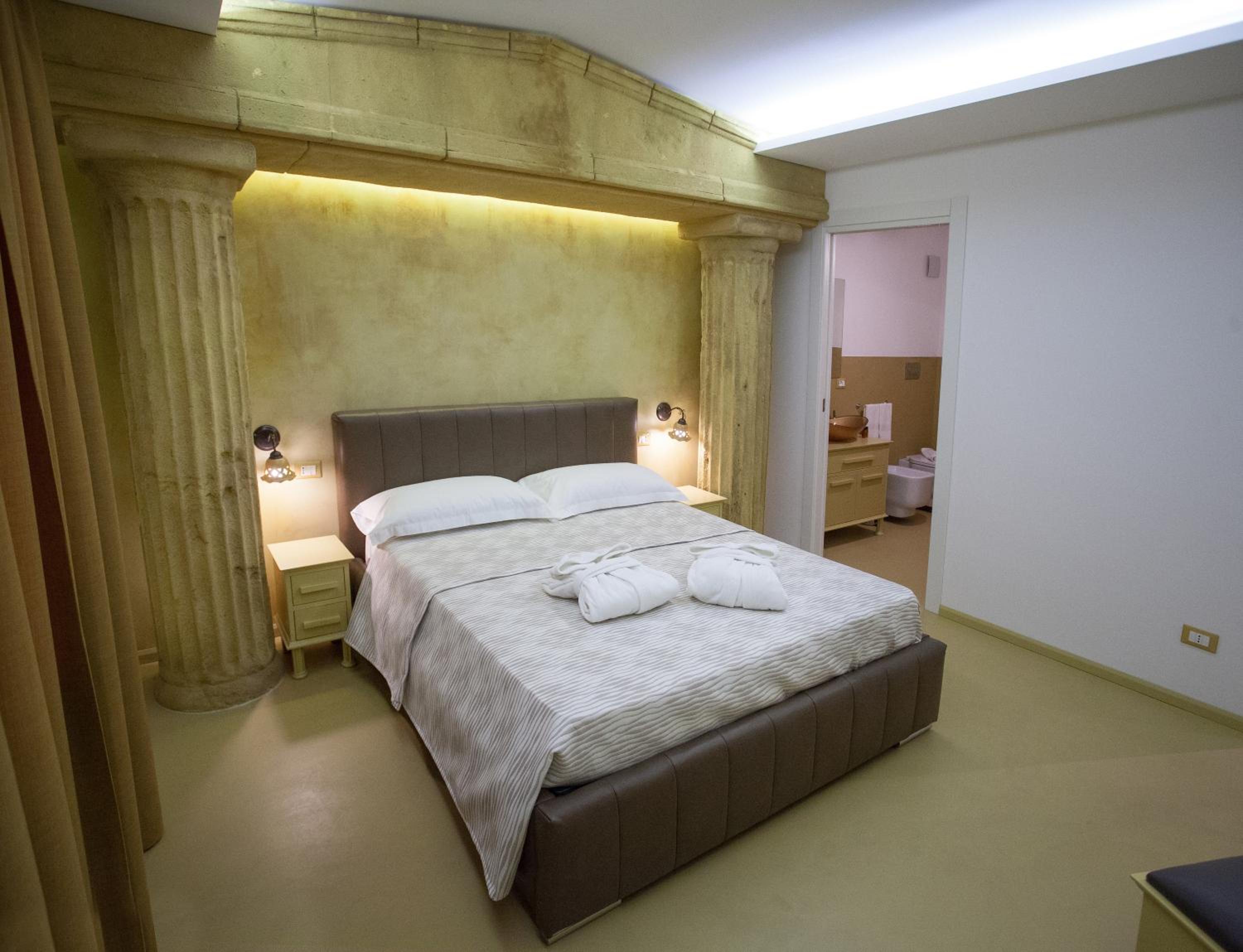 Deluxe King Room photo 2