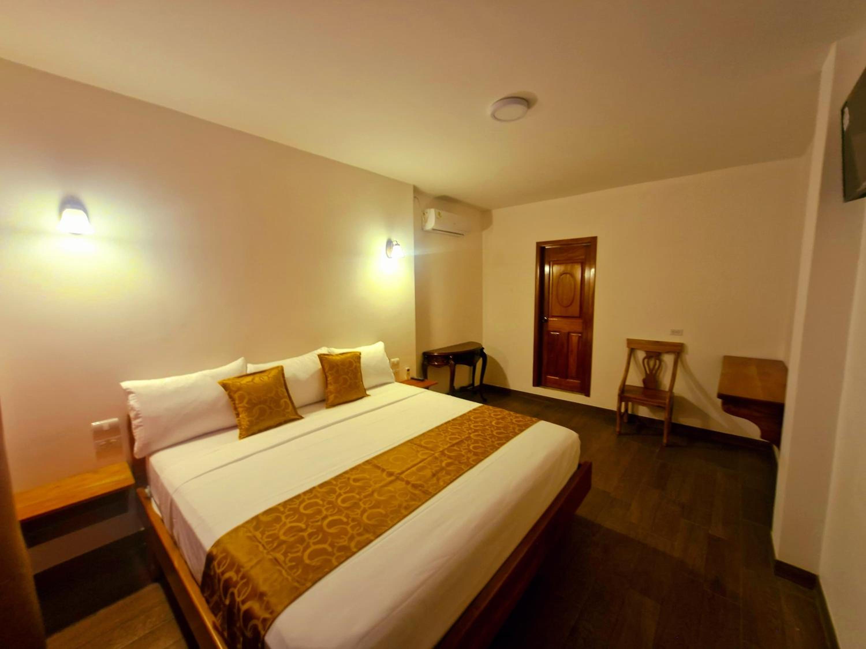 Deluxe King Room photo 3