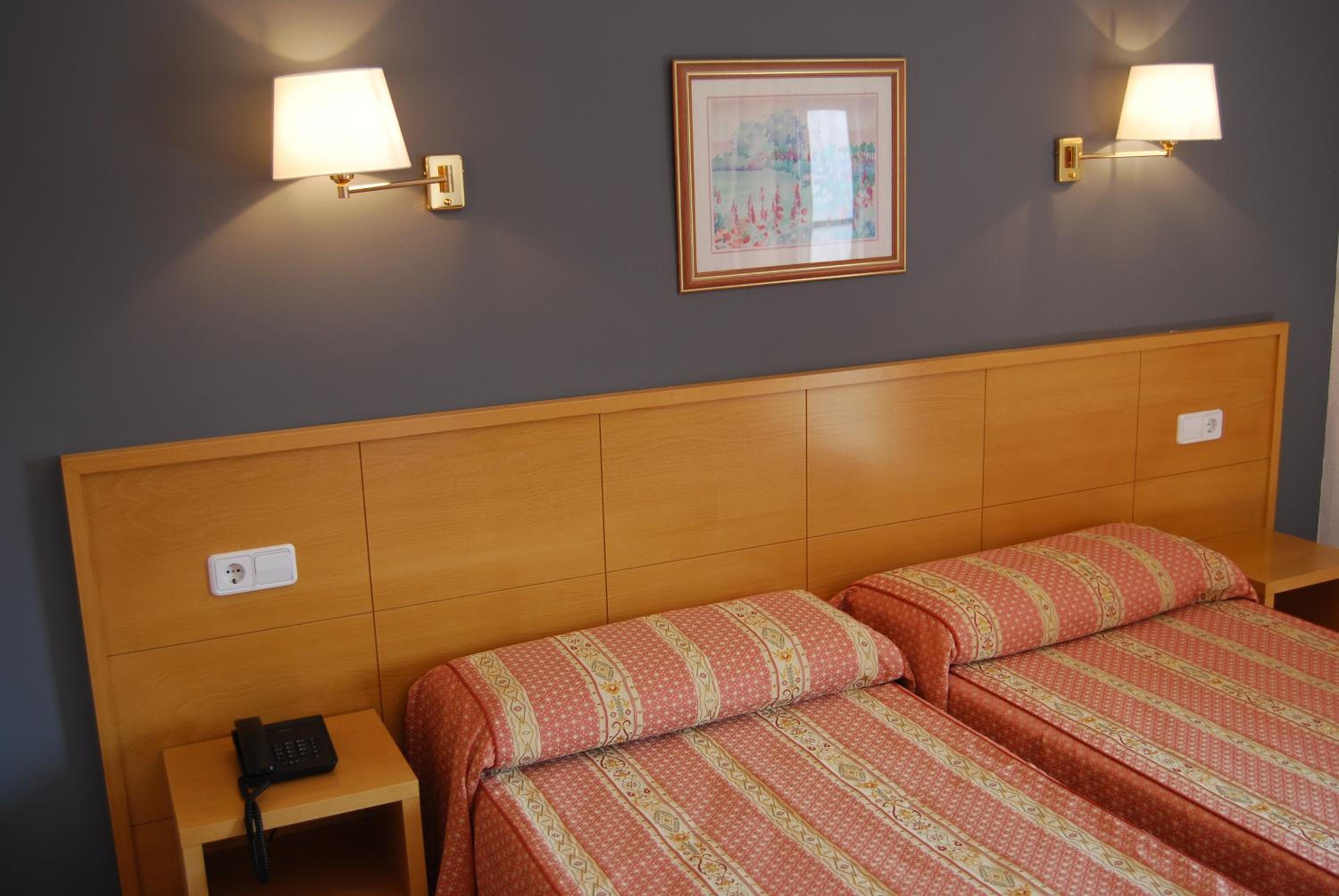 Standard Twin Room photo 2