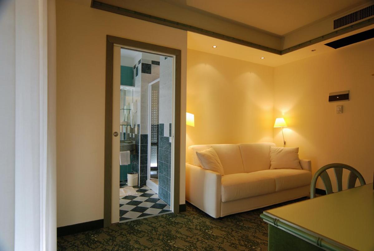 Deluxe Double Room with Partial Sea View photo 1