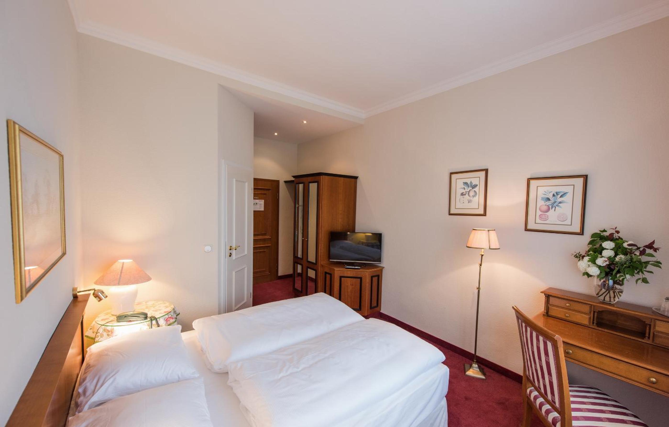 Small Double Room - Photo 1