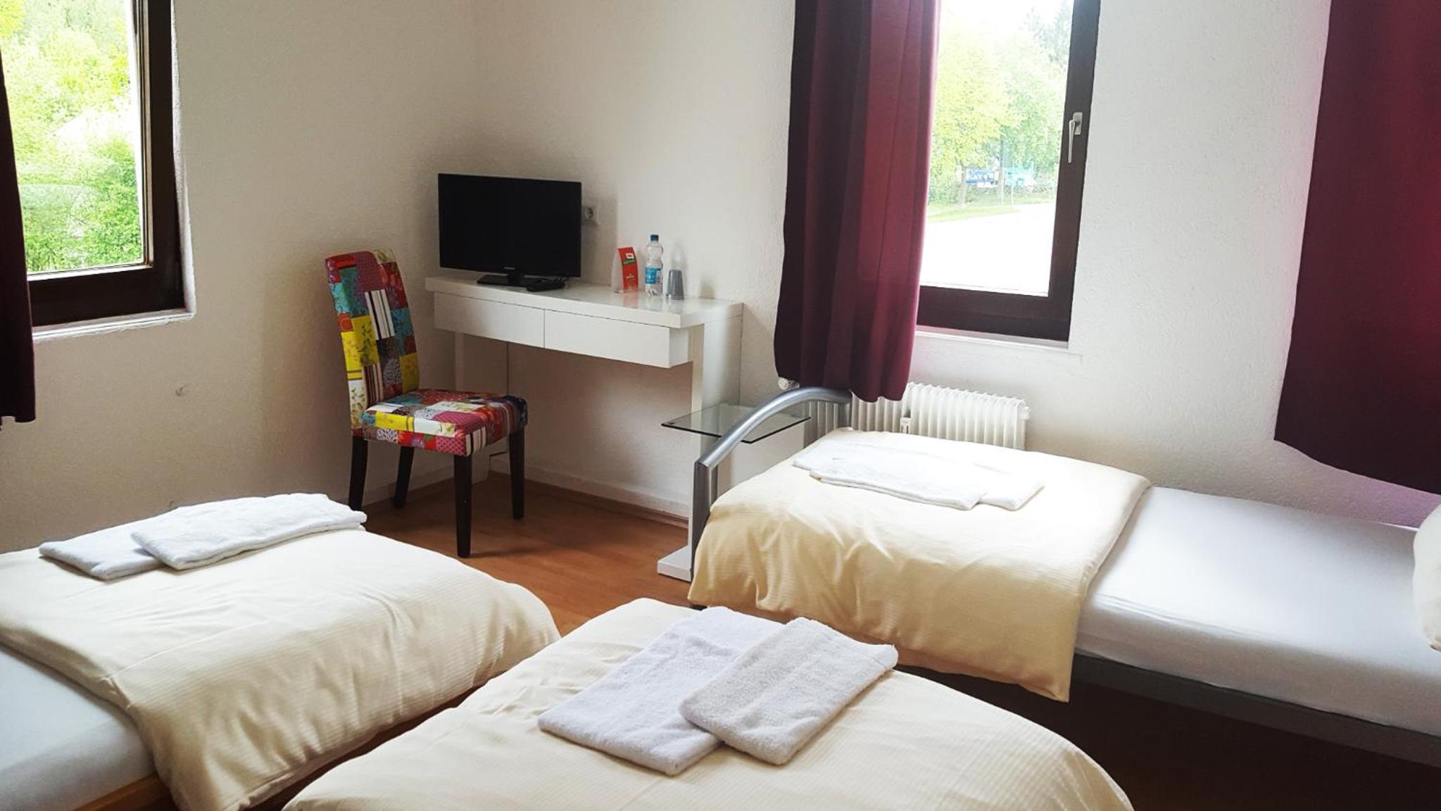 Triple Room with Bathroom - Photo 5