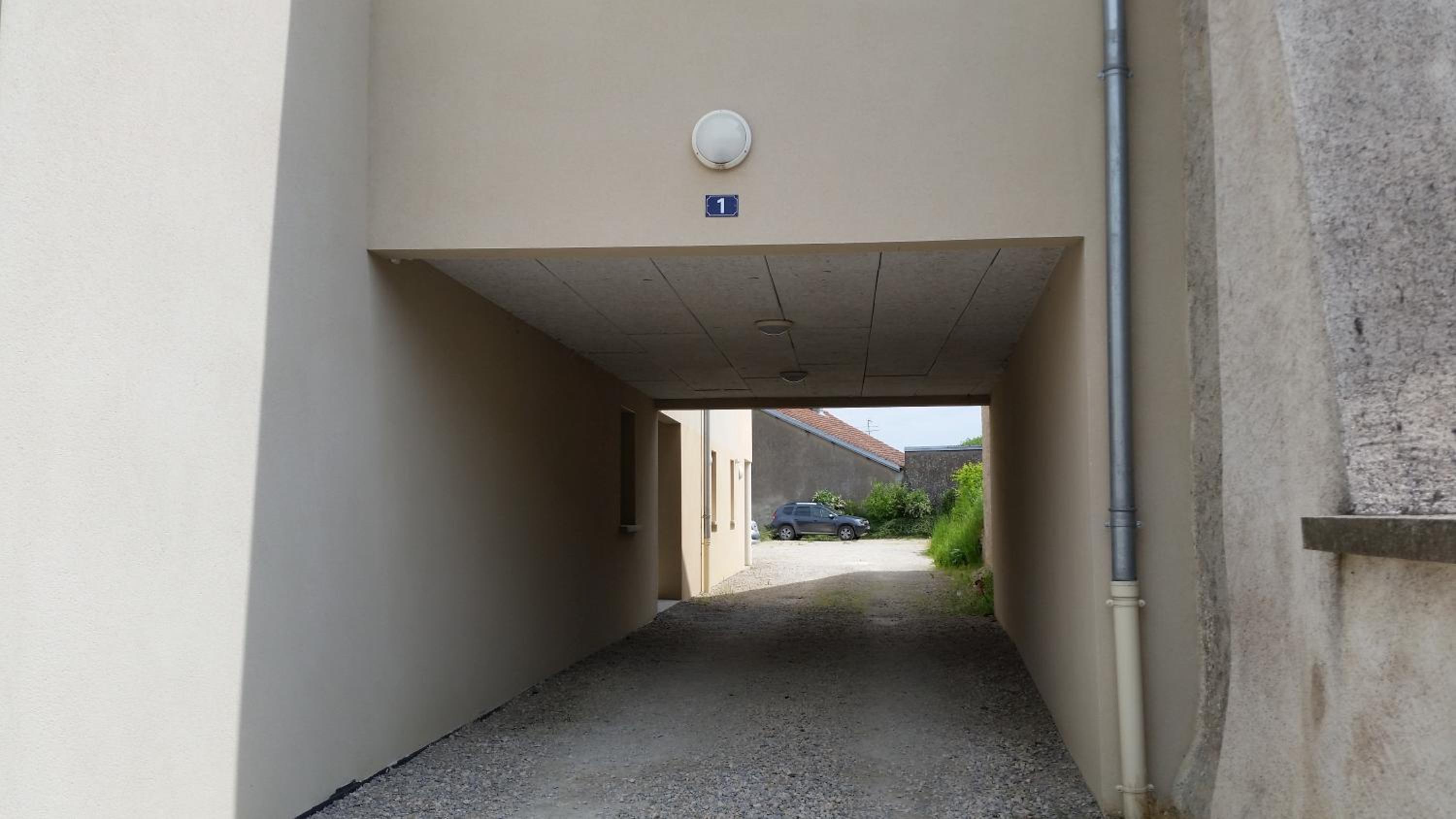 Apartment - Ground Floor - Photo 2