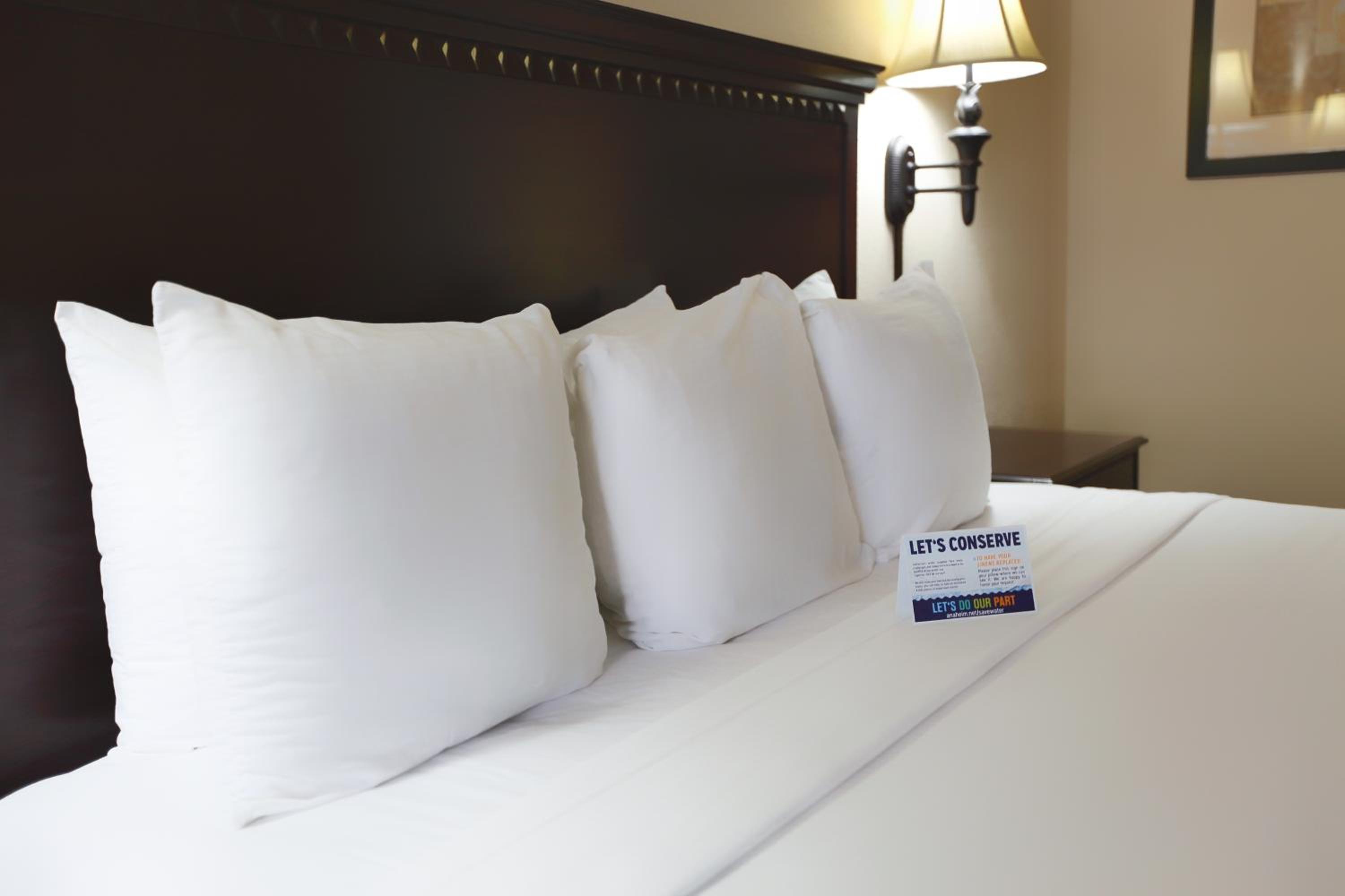 Deluxe Room - 1 King Bed - Photo 6