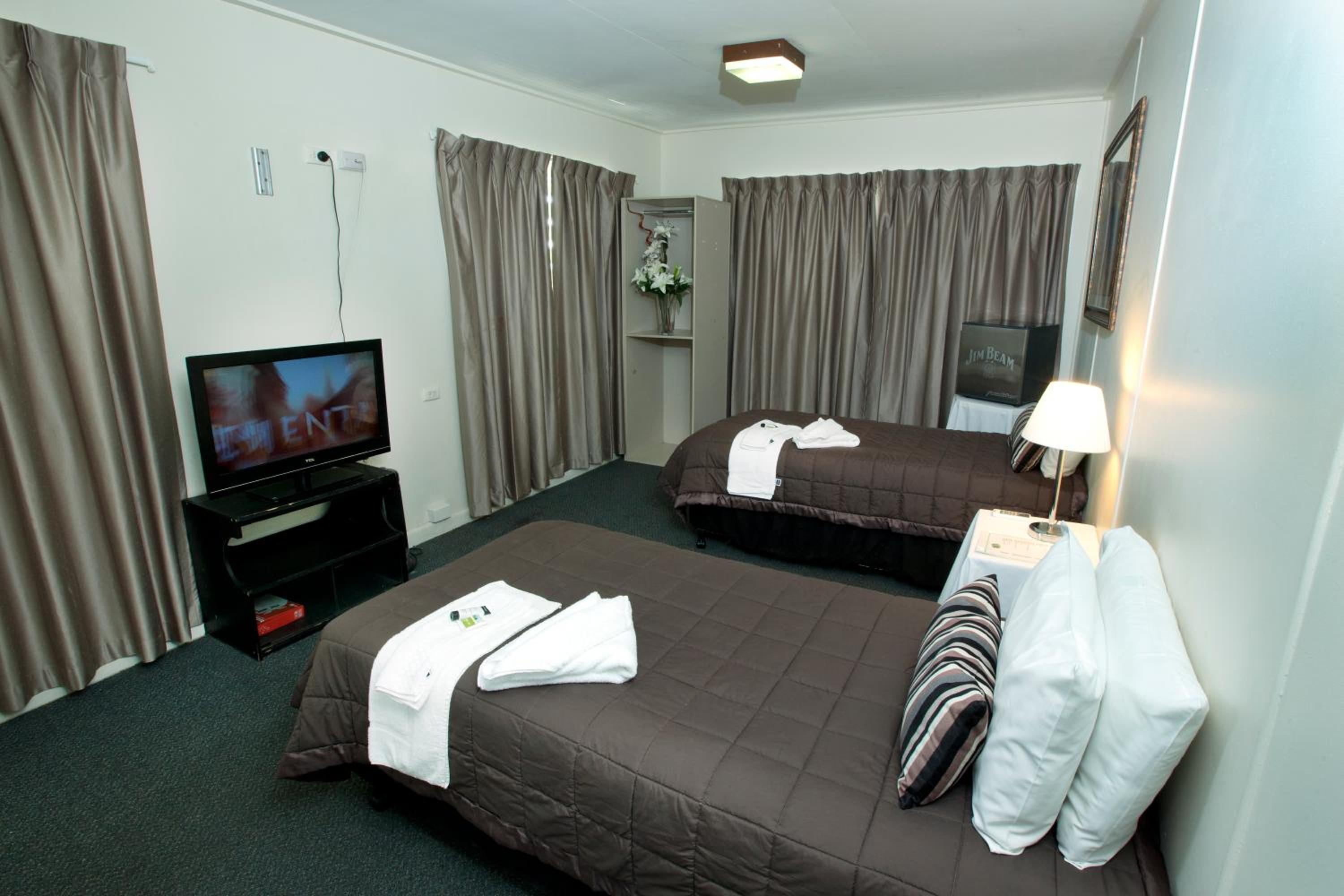 Motel Double or Twin Room with Private Bathroom
