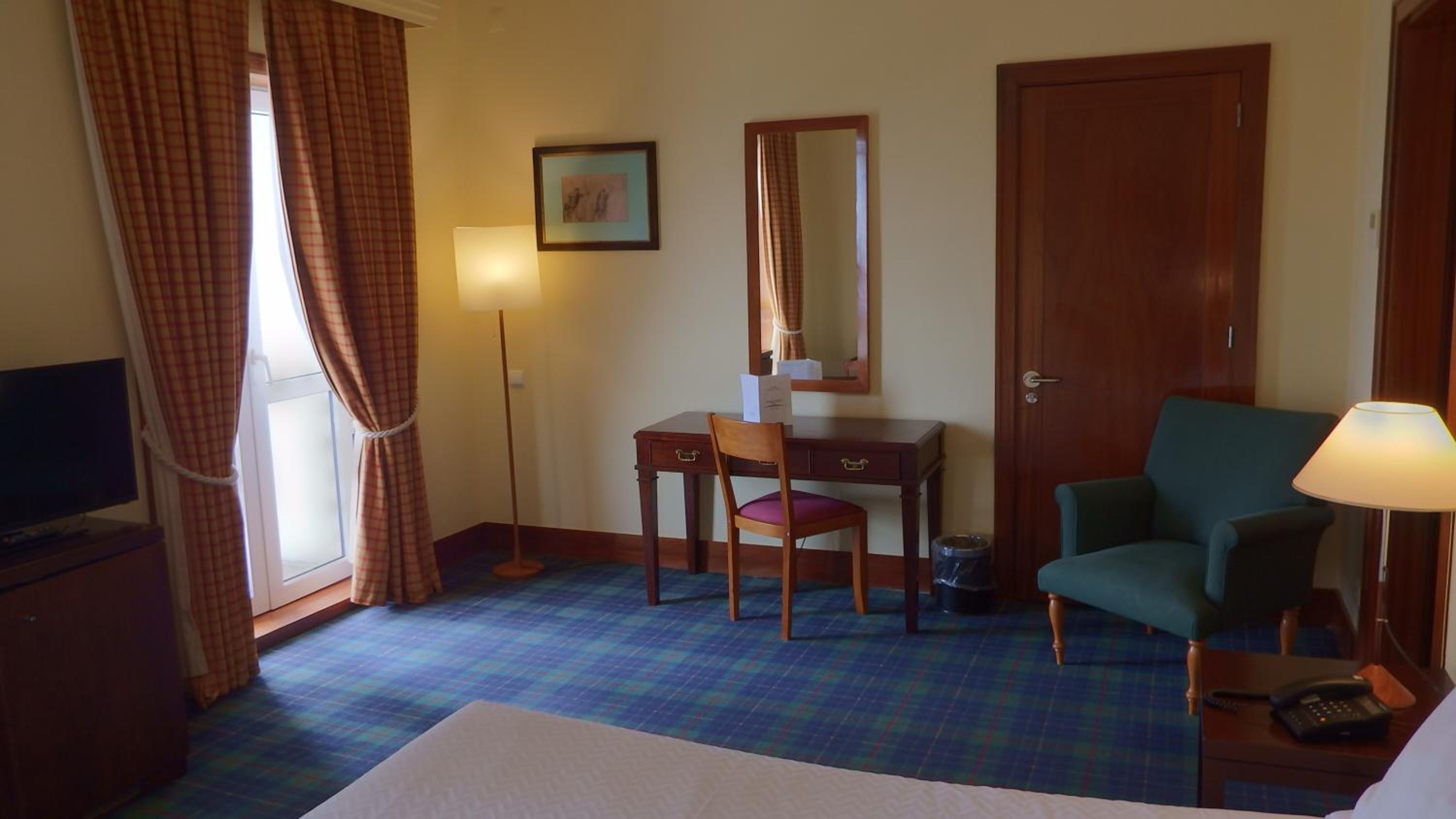 Suite - Photo 17