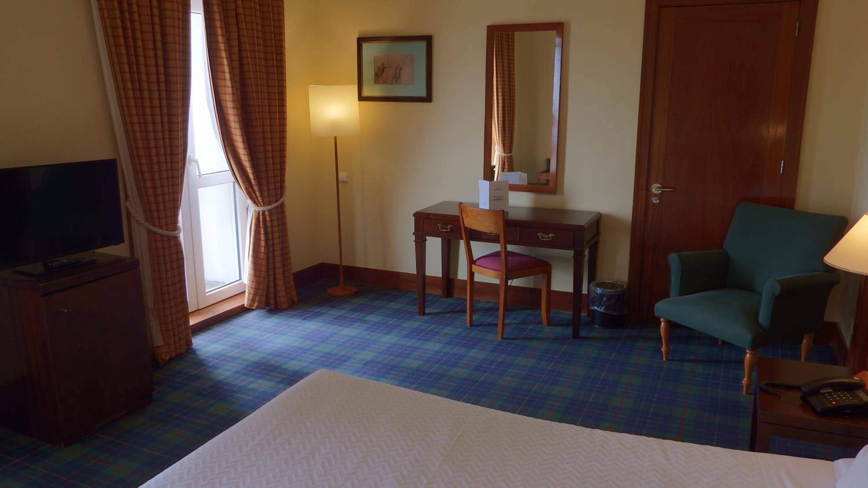 Suite - Photo 1