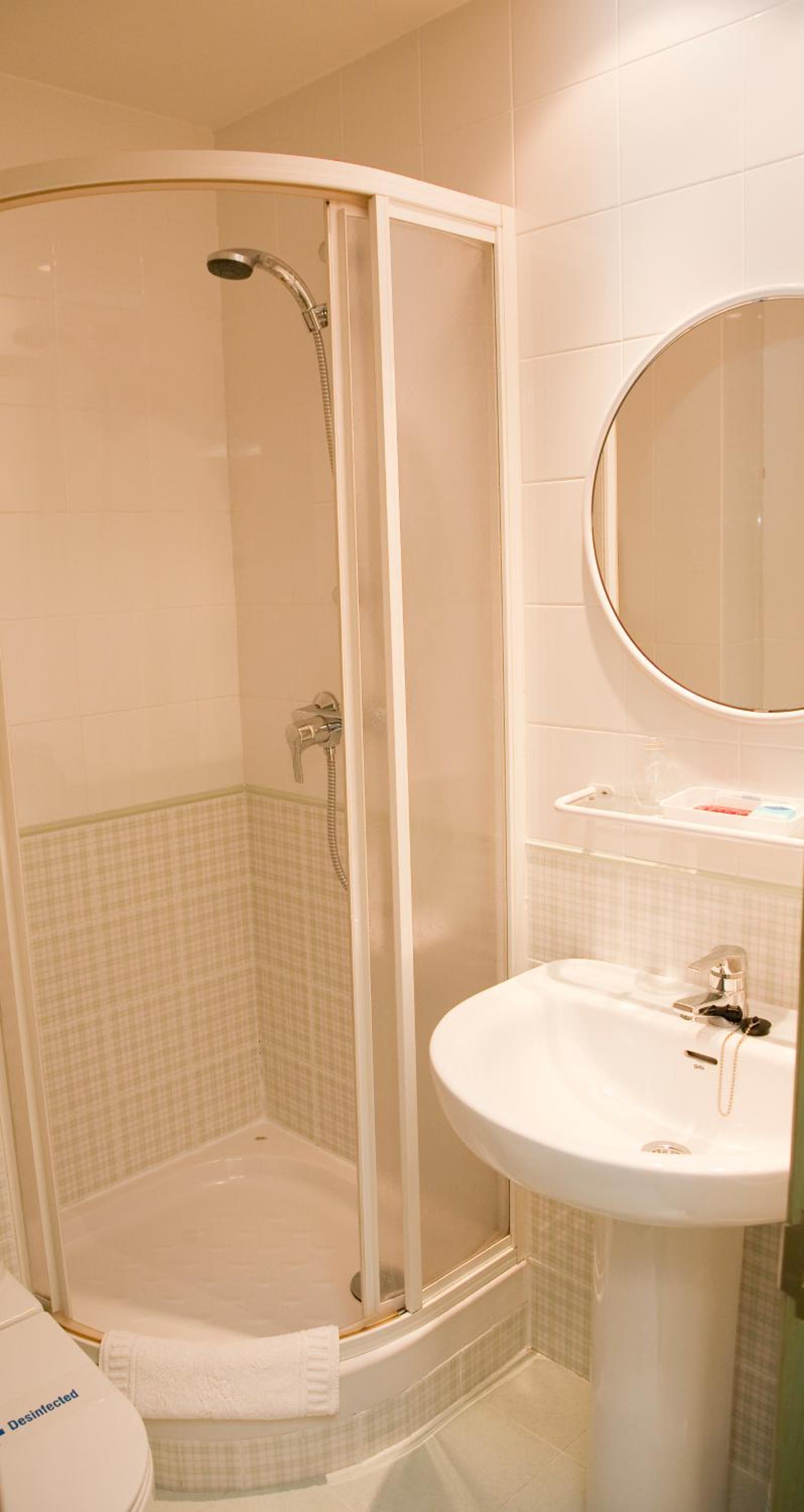 Small Single Room photo 3