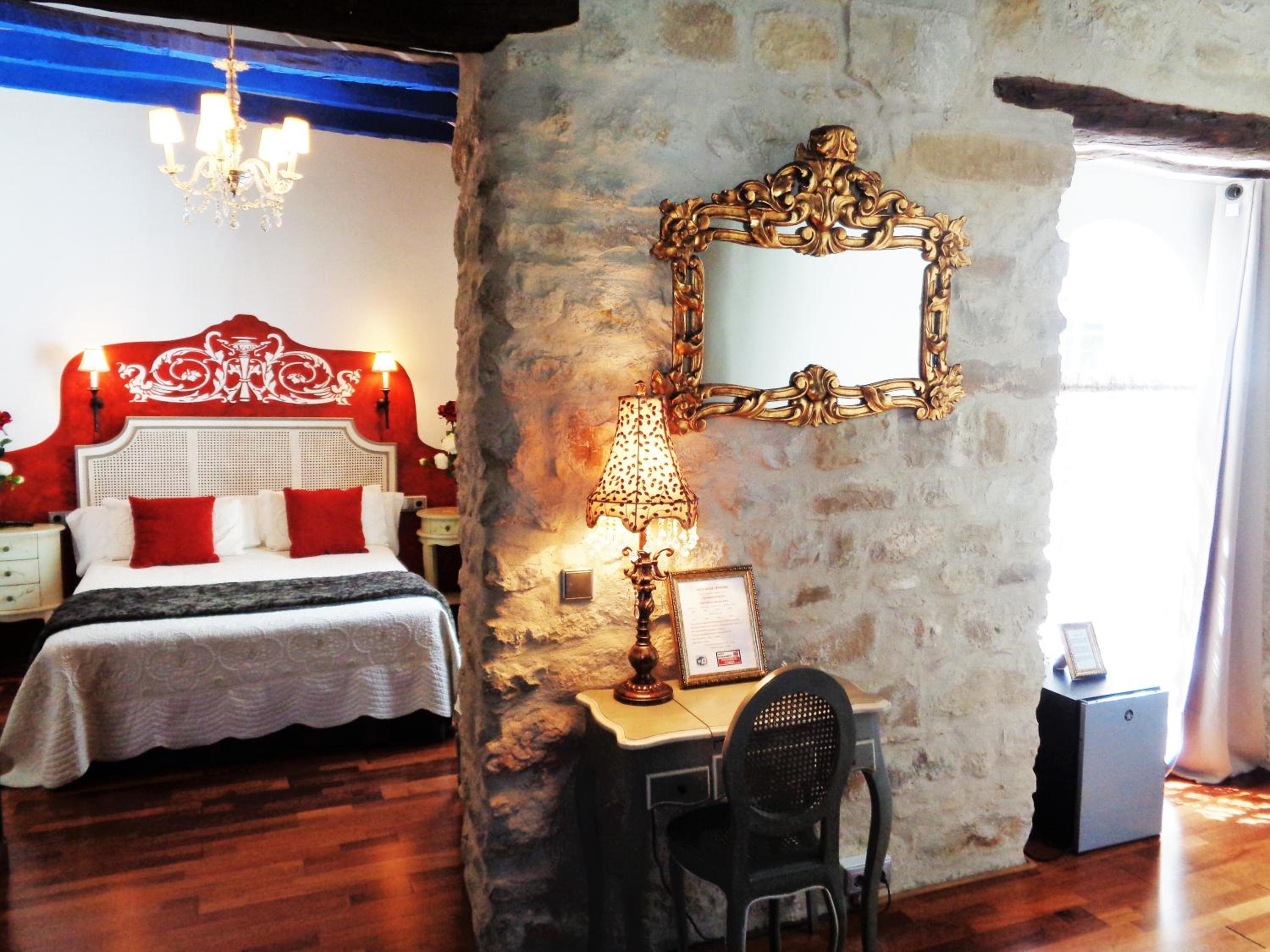 Charm Double Room - Photo 8