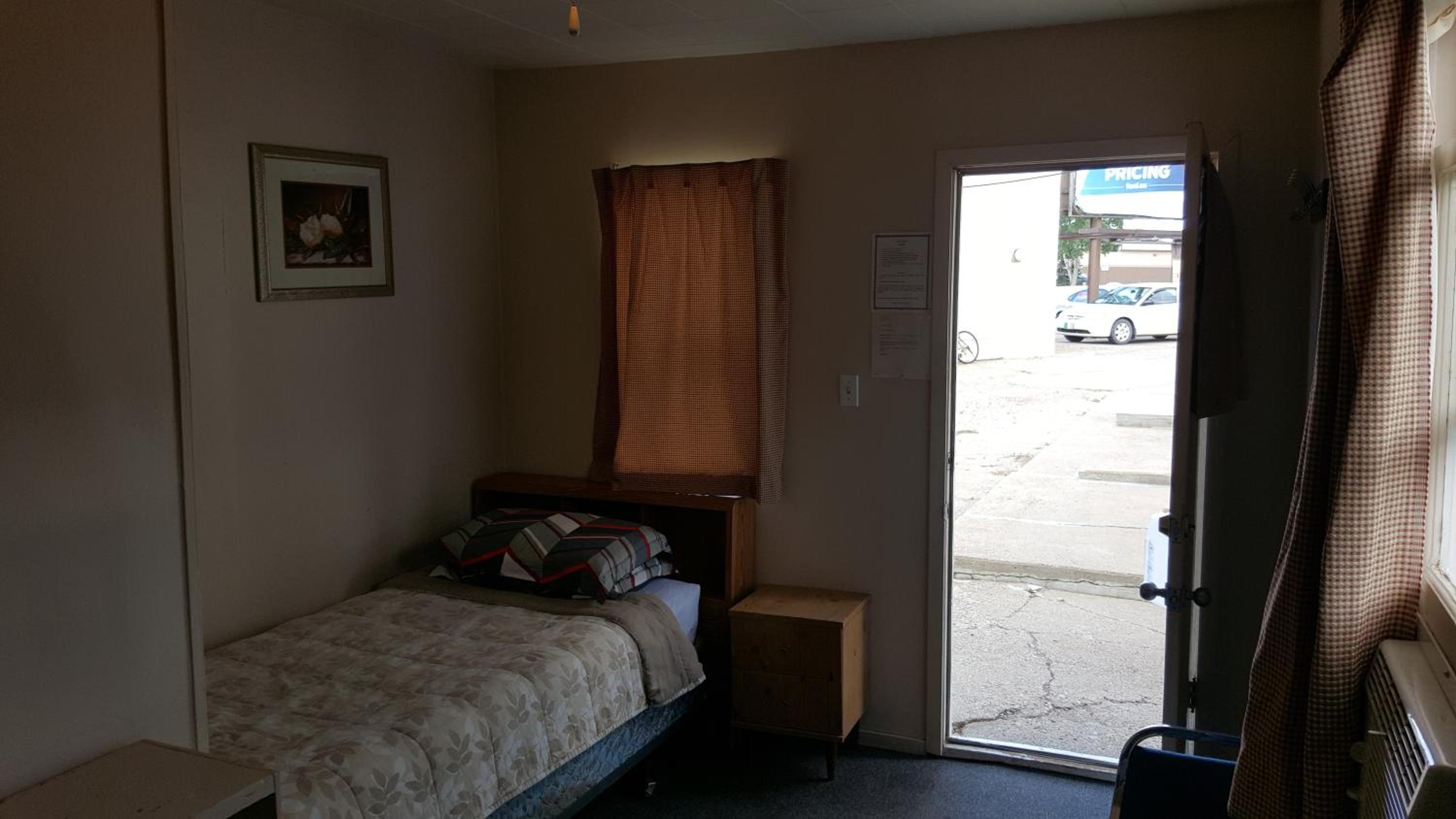 Budget Single Room photo 3