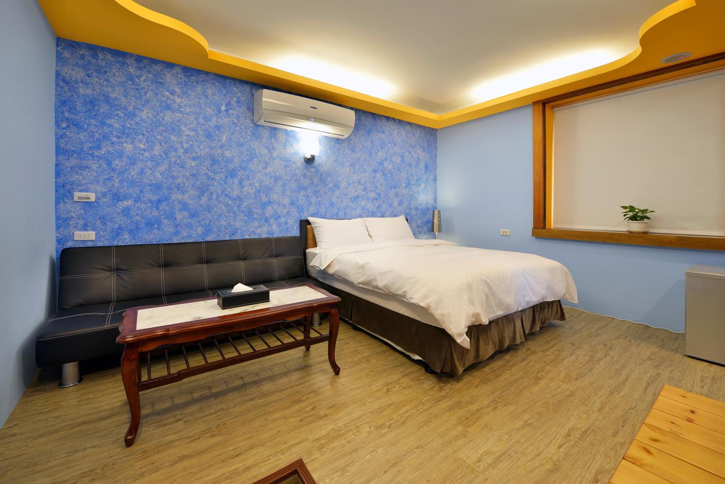 Large Double Room photo 1